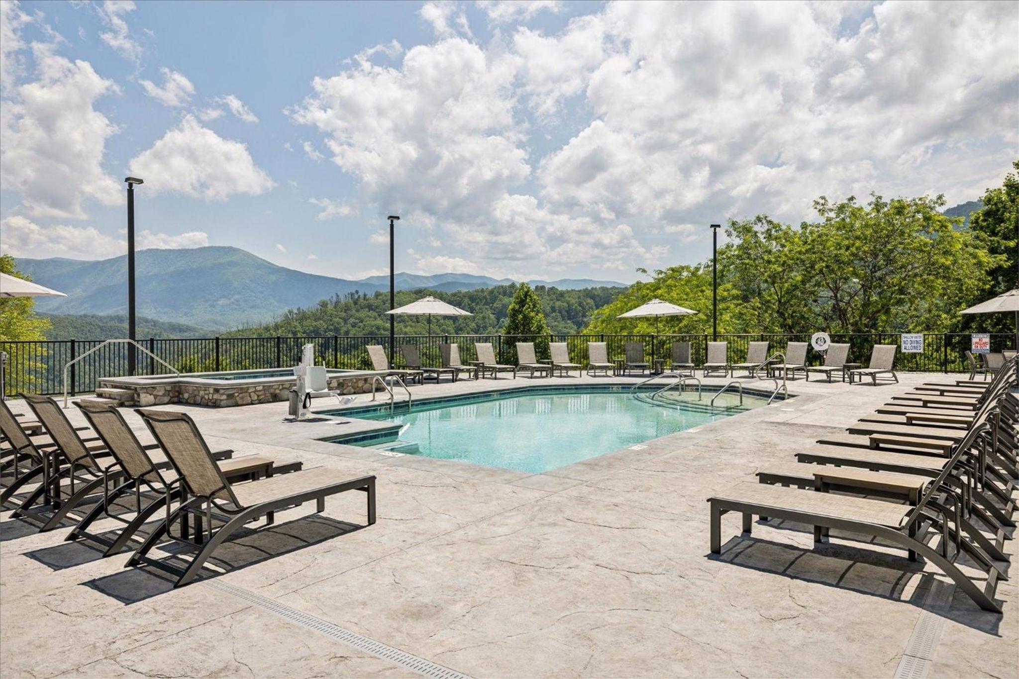 Highlands of the Smokies 106 3br view 4