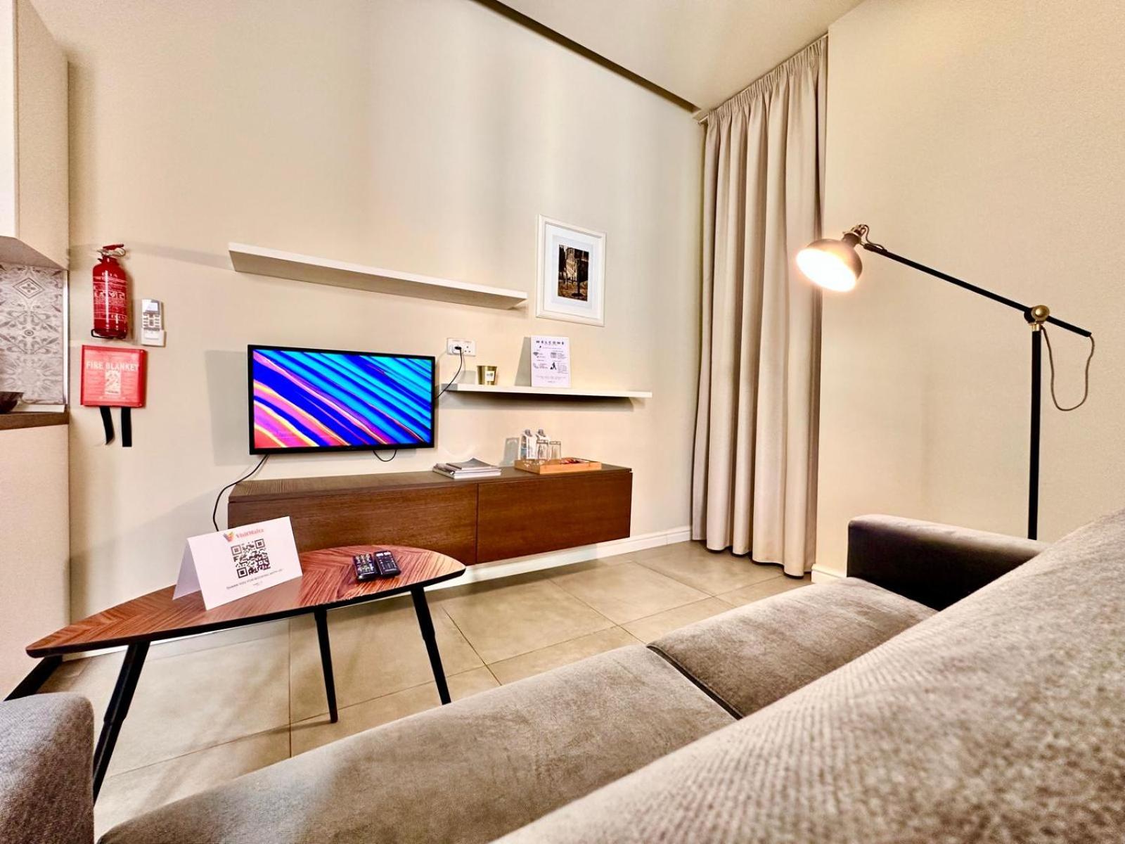 Charming flat off the sea front view 4
