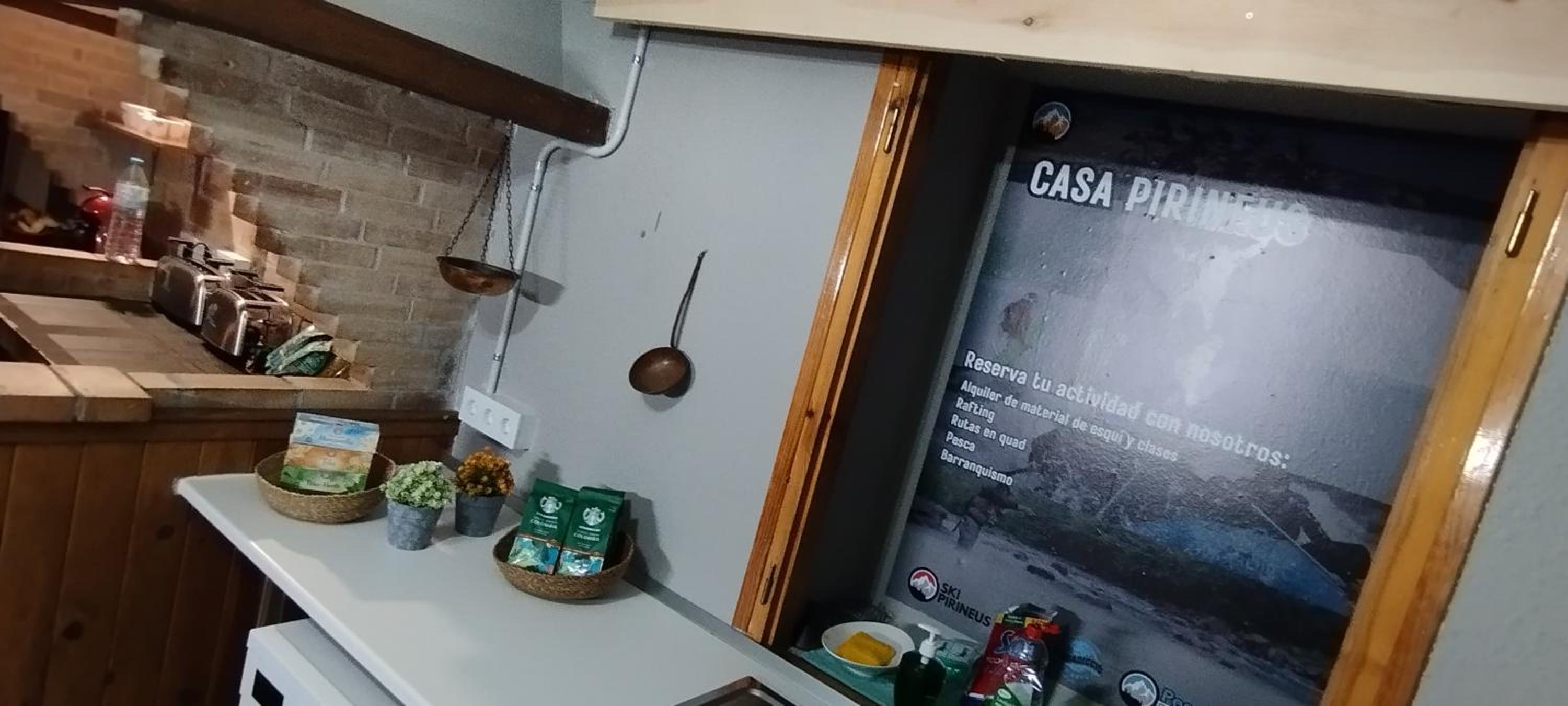 Casa Pirineus - Alojamiento rural & Alquiler de esquís - SKI Pirineus