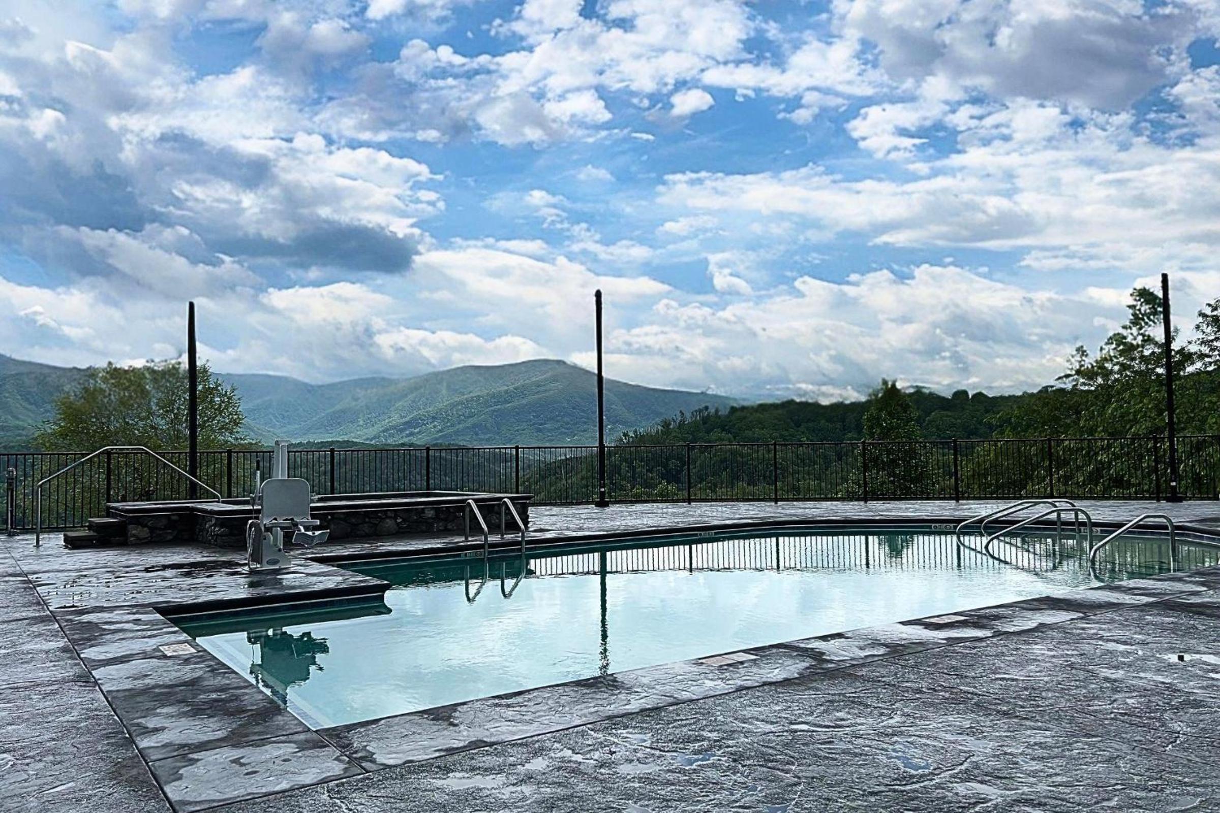 Highlands of the Smokies 210 3br