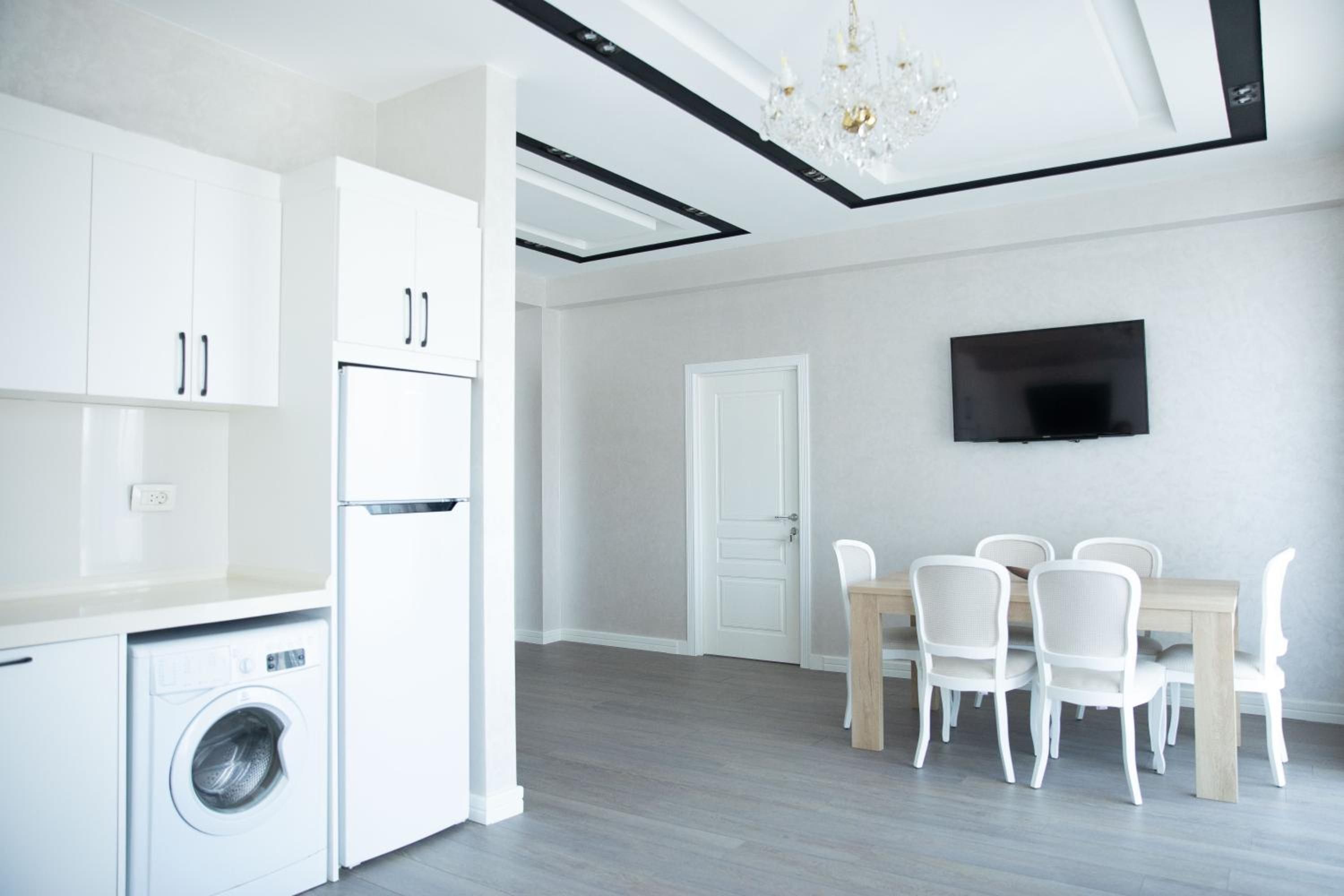 Cozy 1 Br apartment In Prestigious Building