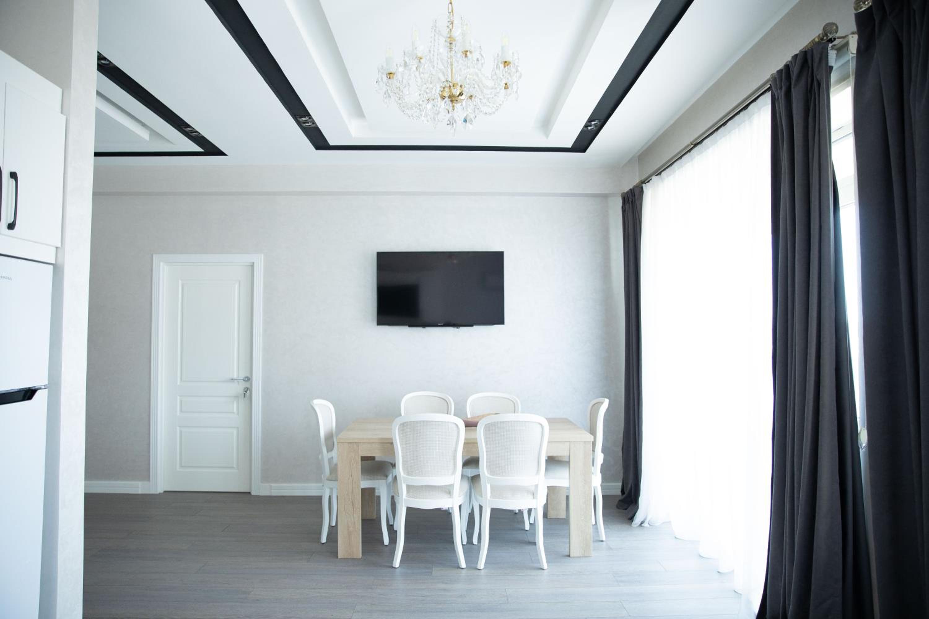 Cozy 1 Br apartment In Prestigious Building