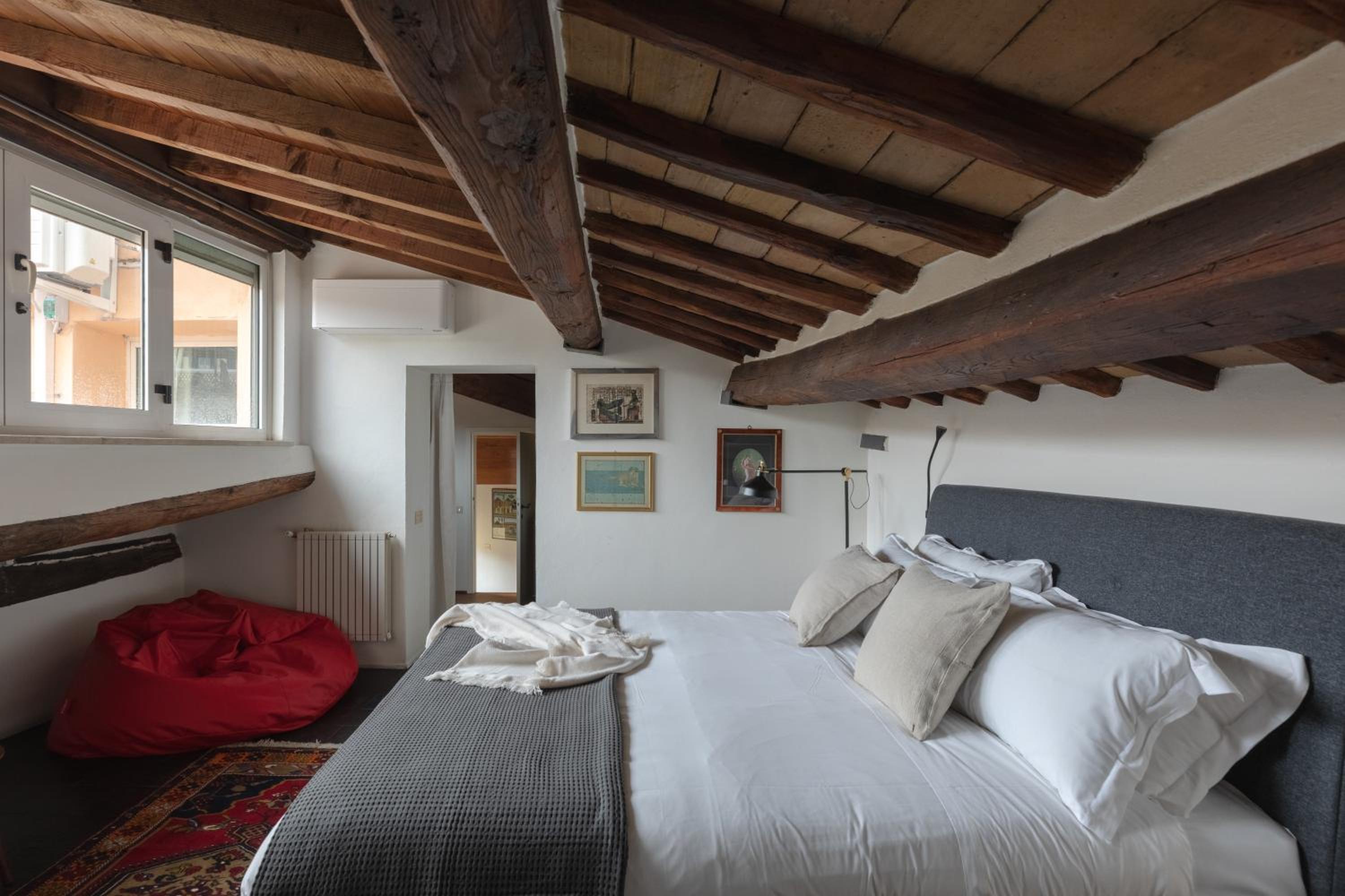 Classic and chic apartments in Trastevere