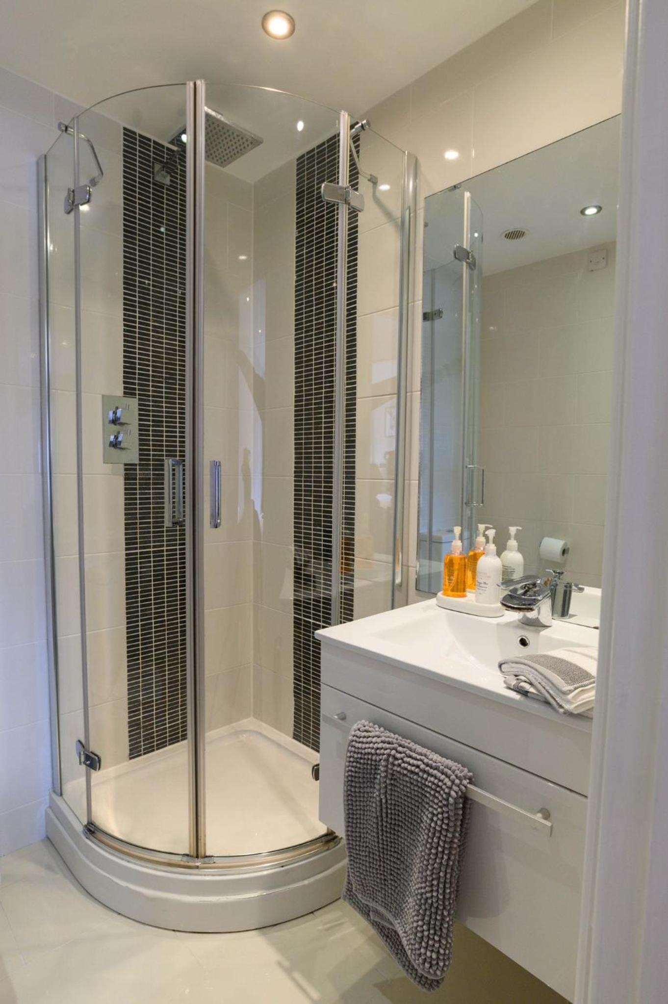 Stunning Liverpool City Location with River View and parking space included view 4