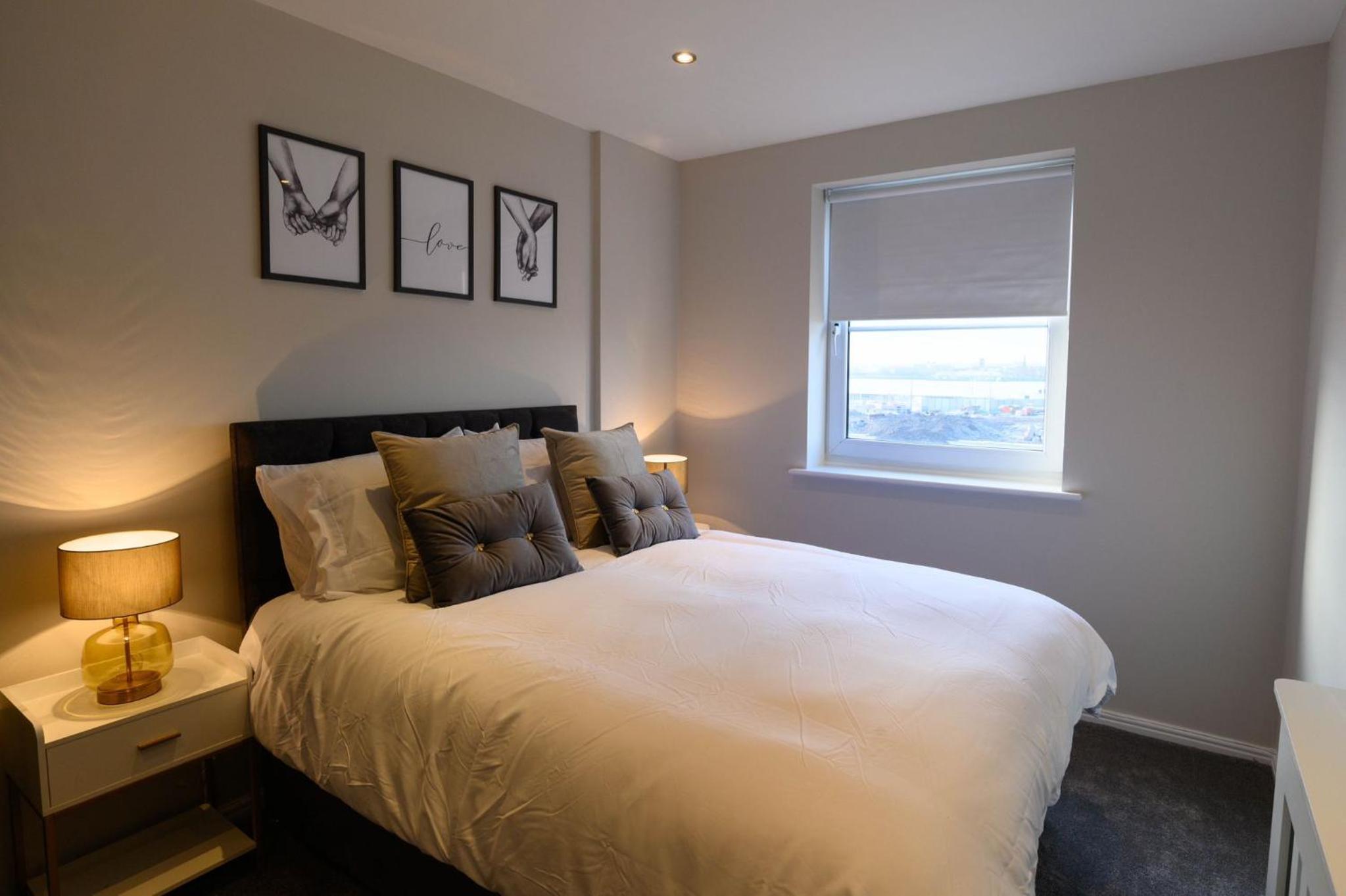 Stunning Liverpool City Location with River View and parking space included view 5