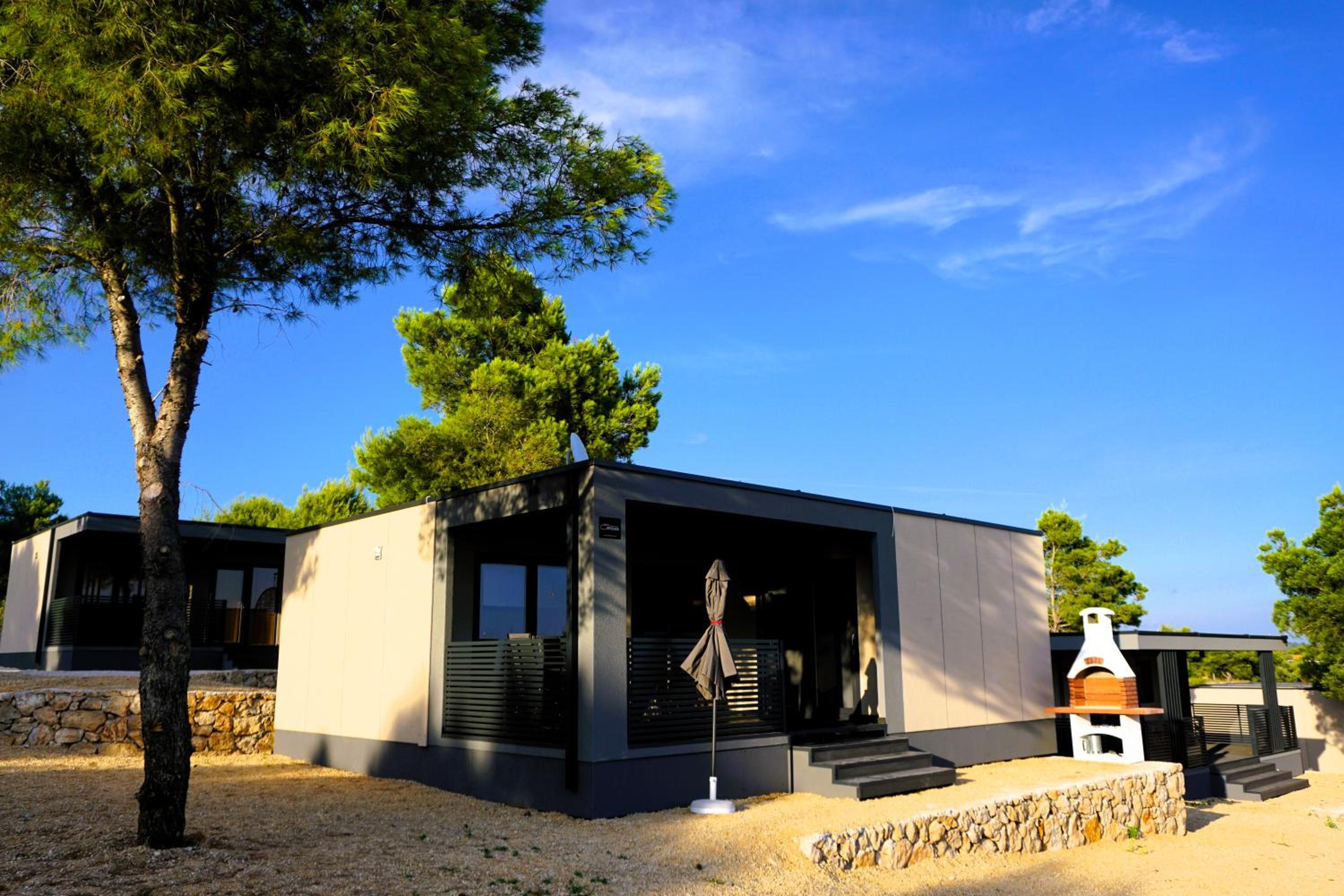 Holiday Homes with pool - Drage view 2