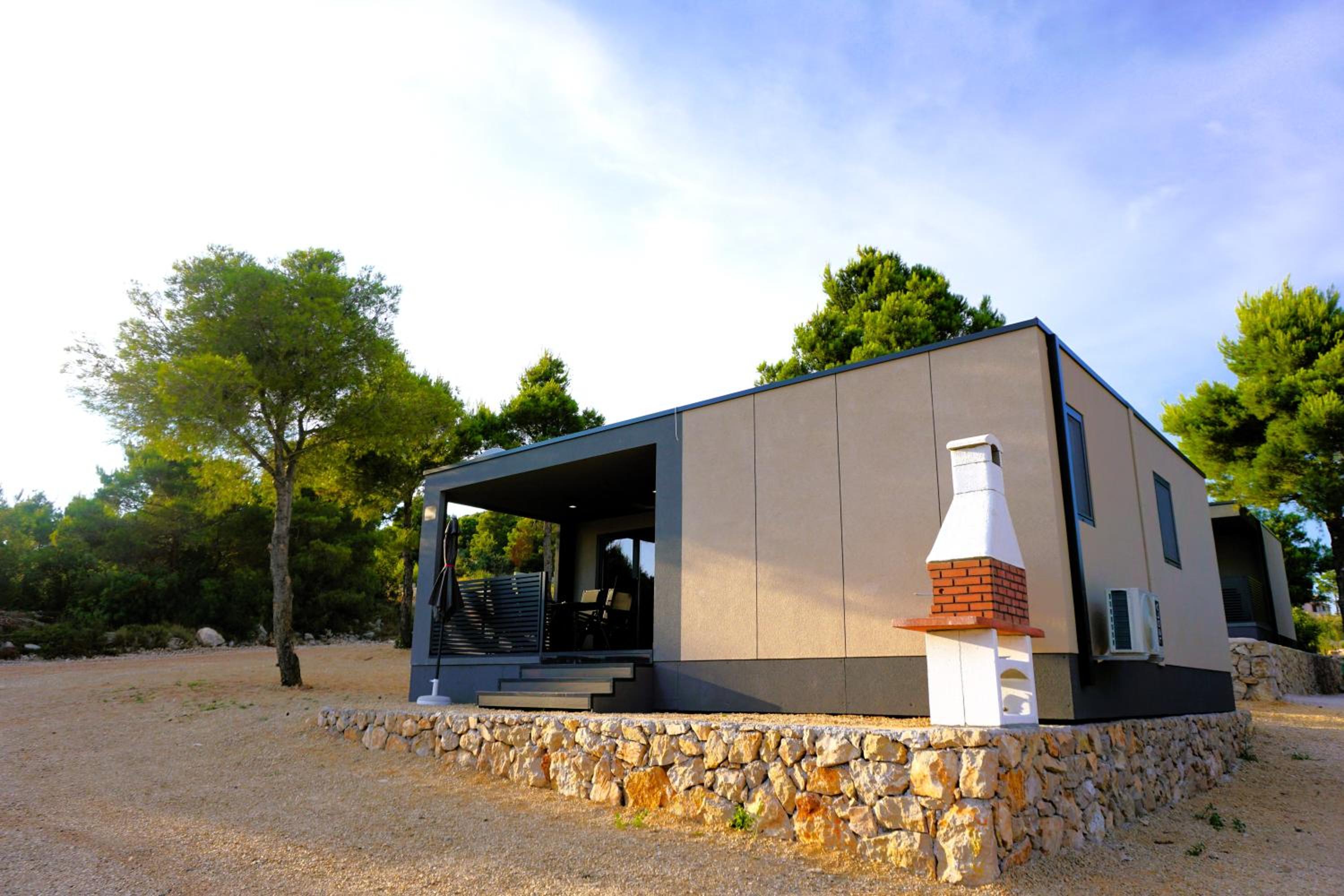 Holiday Homes with pool - Drage view 3