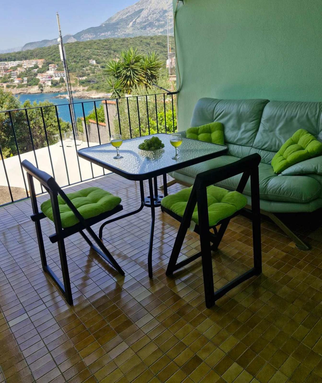 Lazar Utjeha view 3