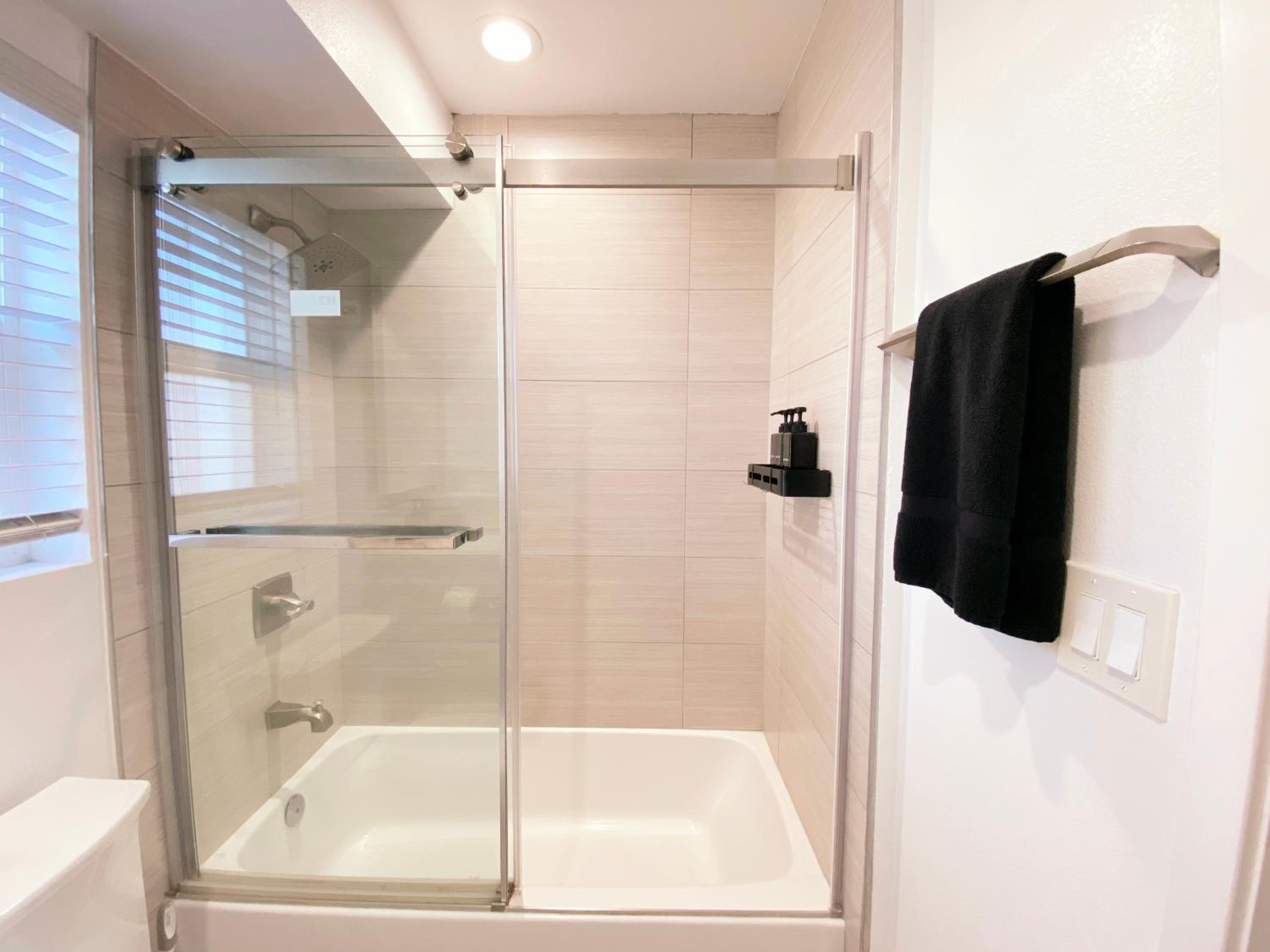 Modern 3BR Home in Mid-City