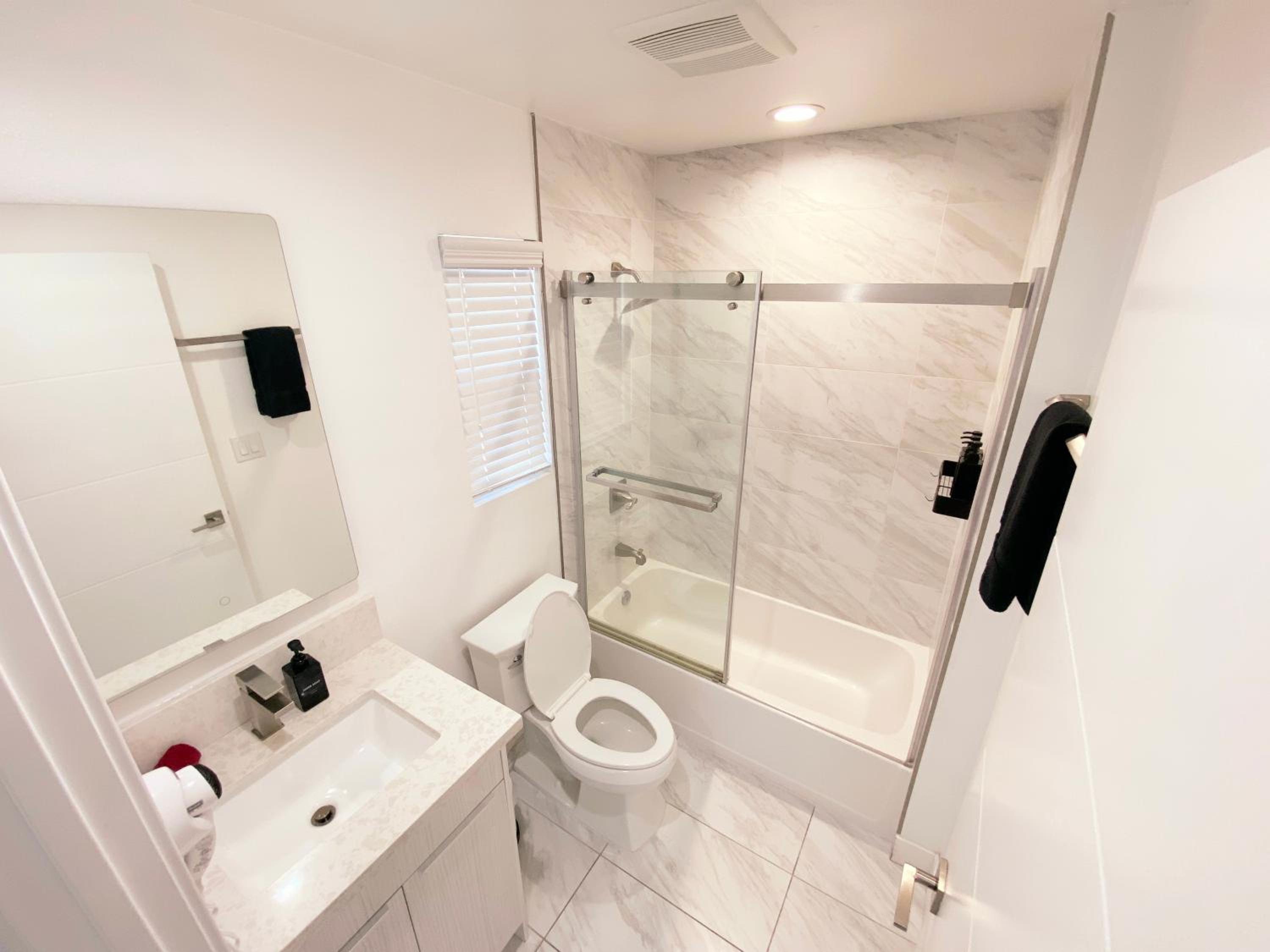 Modern 3BR Home in Mid-City