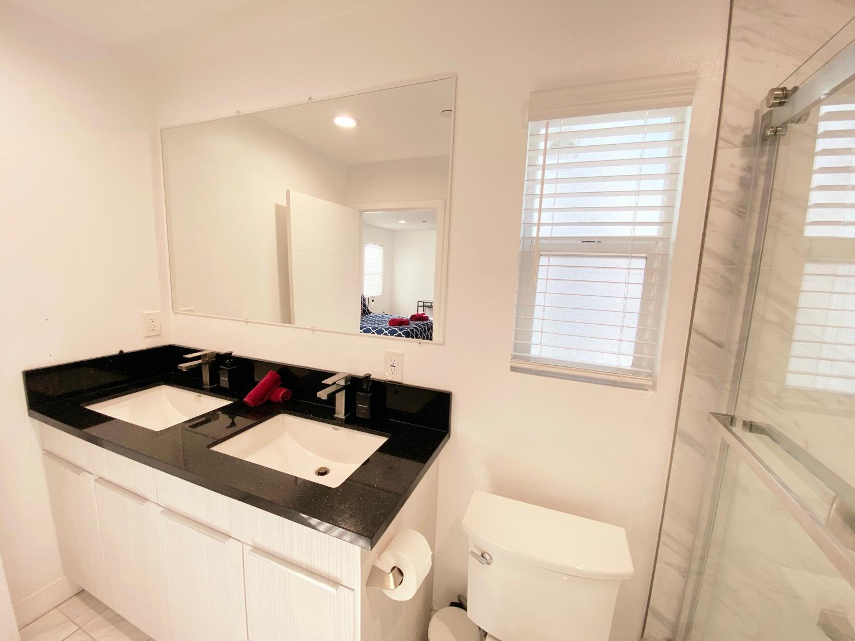 Modern 3BR Home in Mid-City