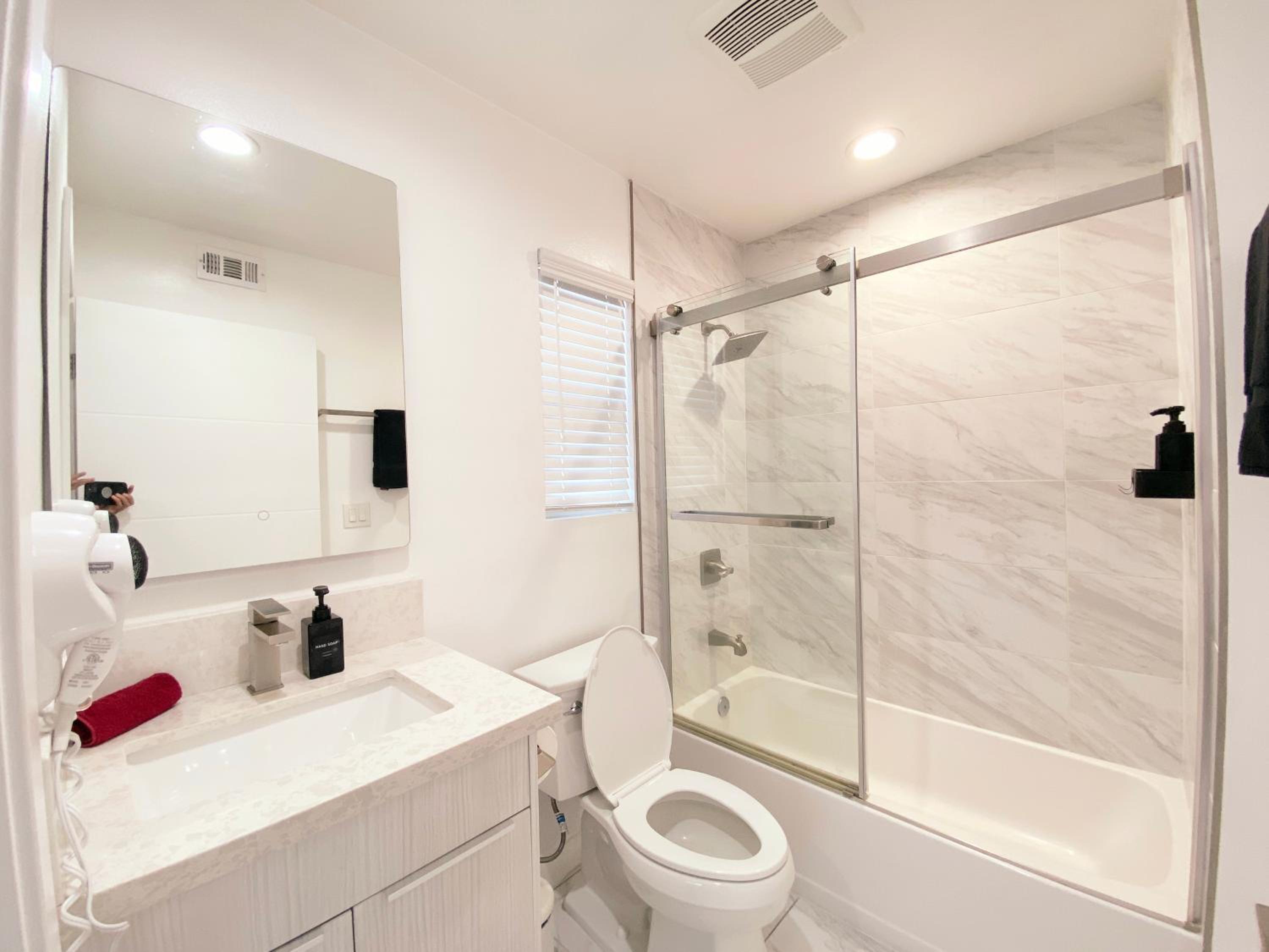 Modern 3BR Home in Mid-City