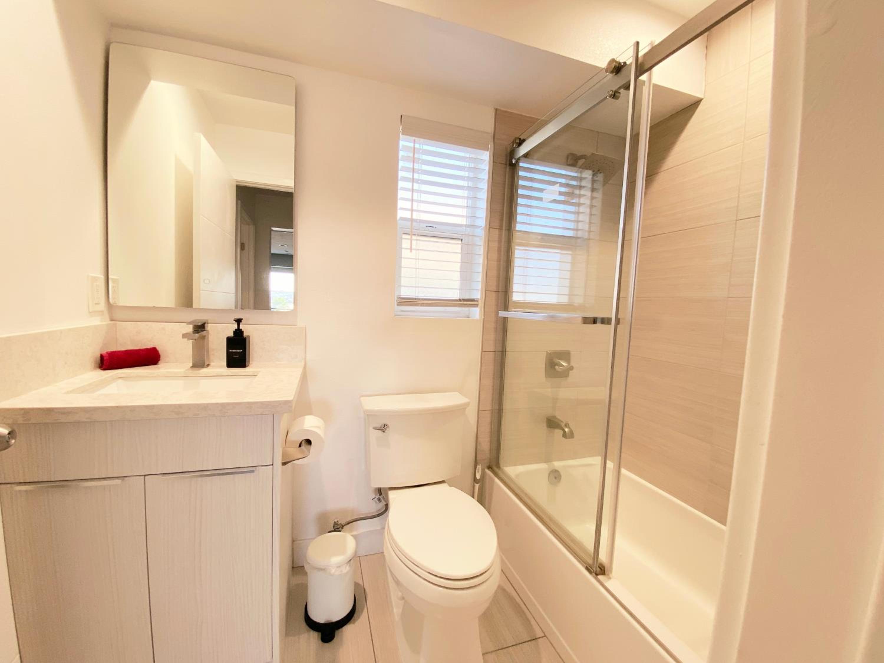 Modern 3BR Home in Mid-City
