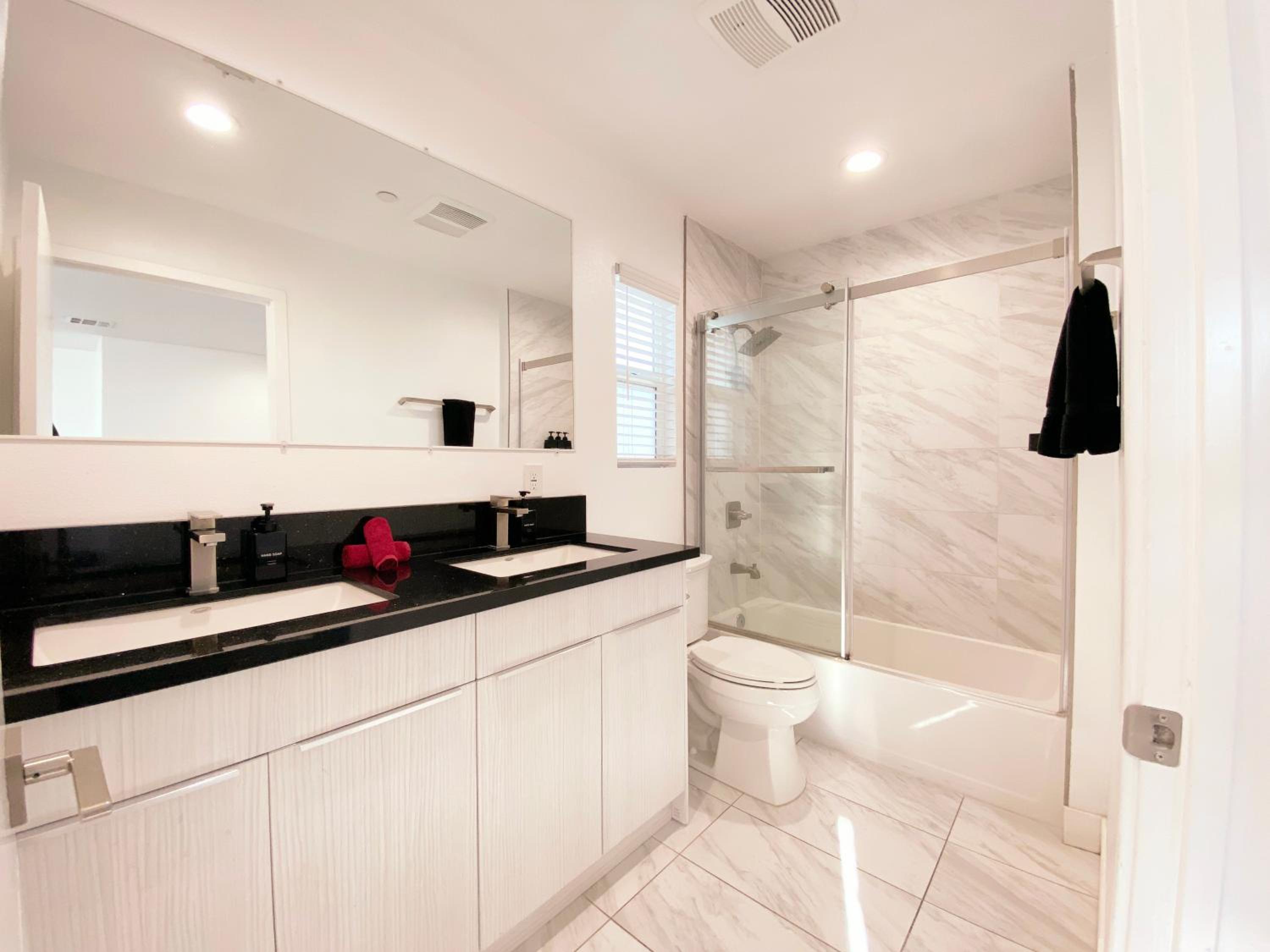 Modern 3BR Home in Mid-City