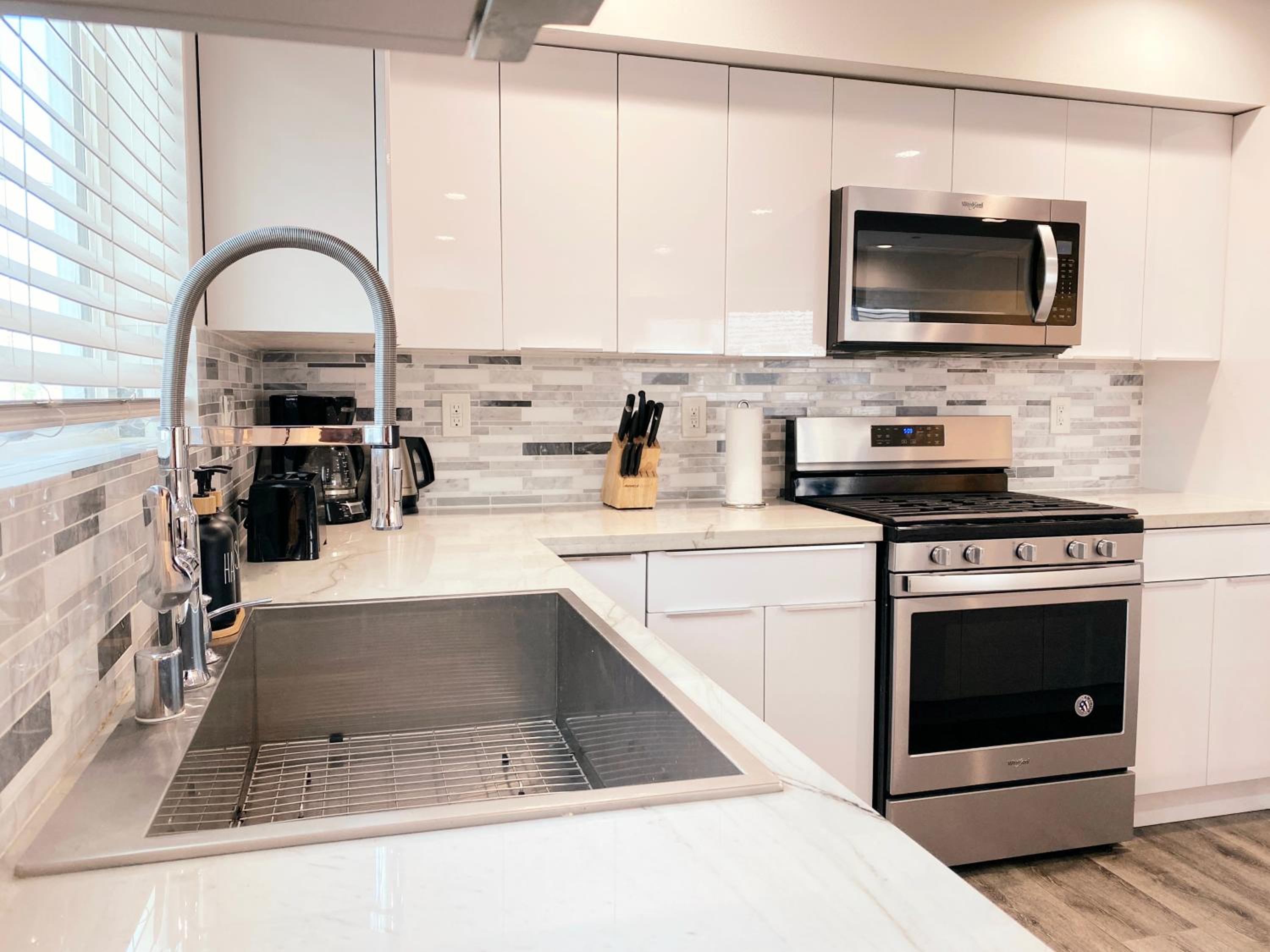 Modern 3BR Home in Mid-City - Image 2