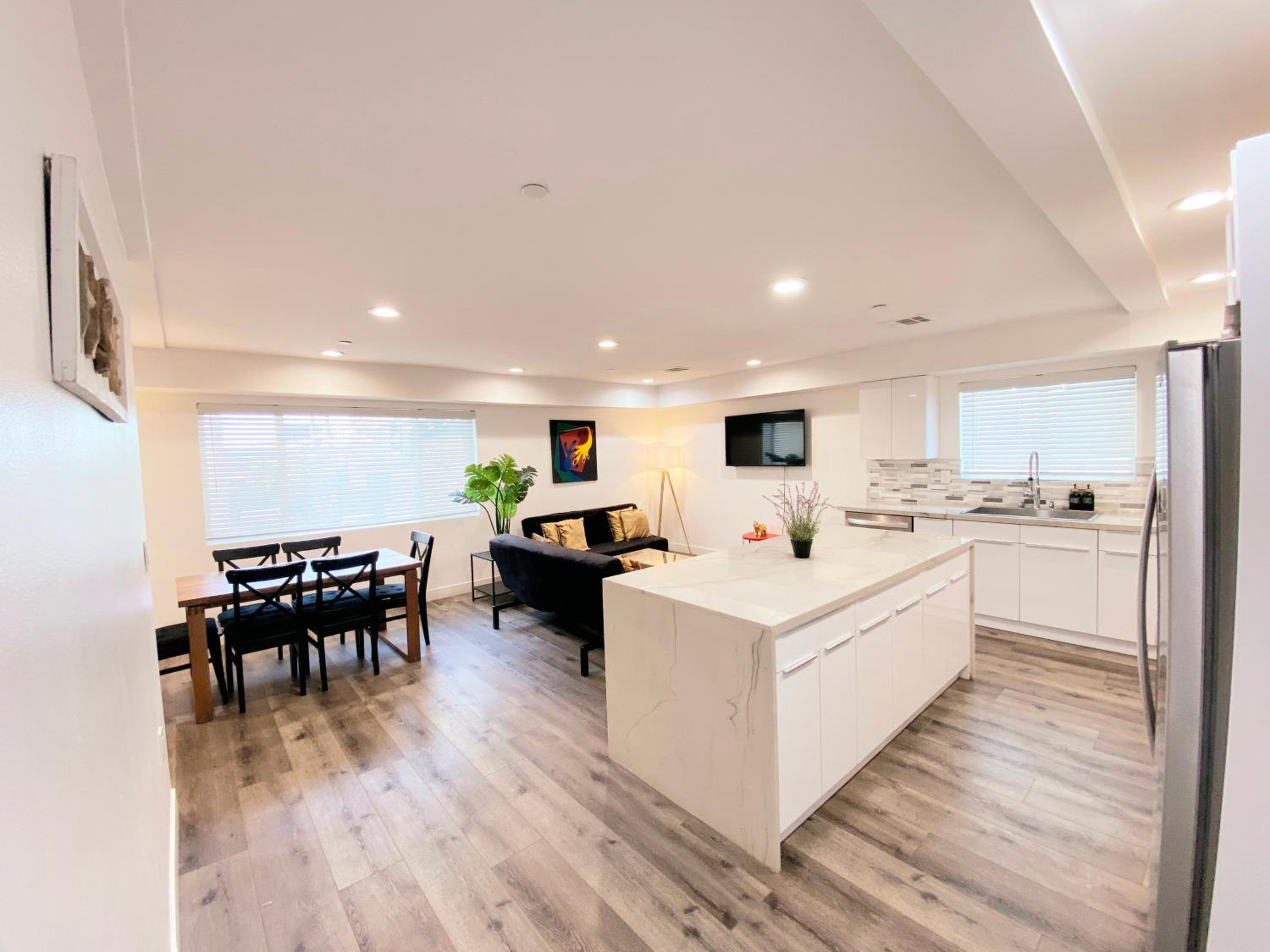Modern 3BR Home in Mid-City