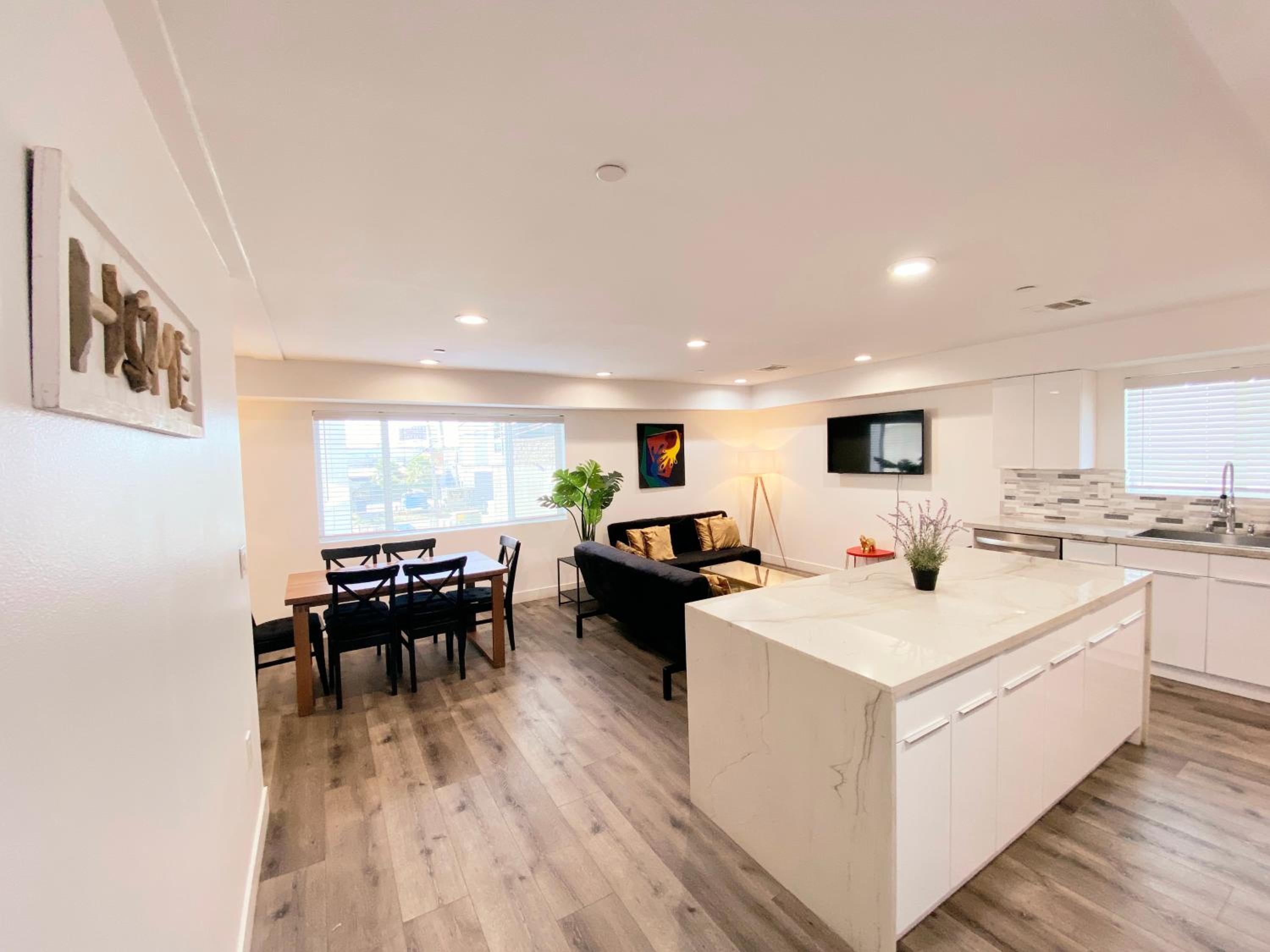 Modern 3BR Home in Mid-City