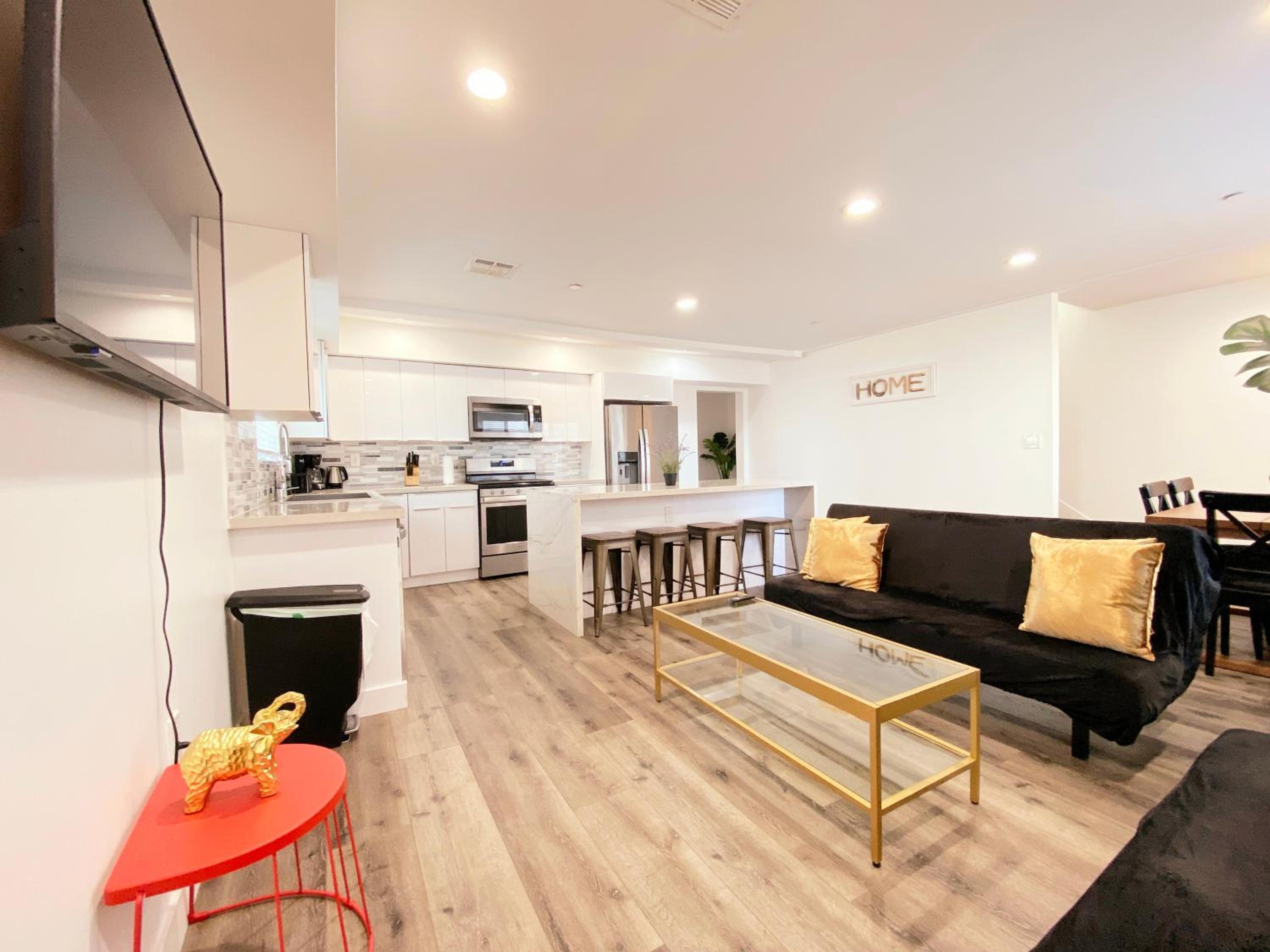 Modern 3BR Home in Mid-City - Image 3