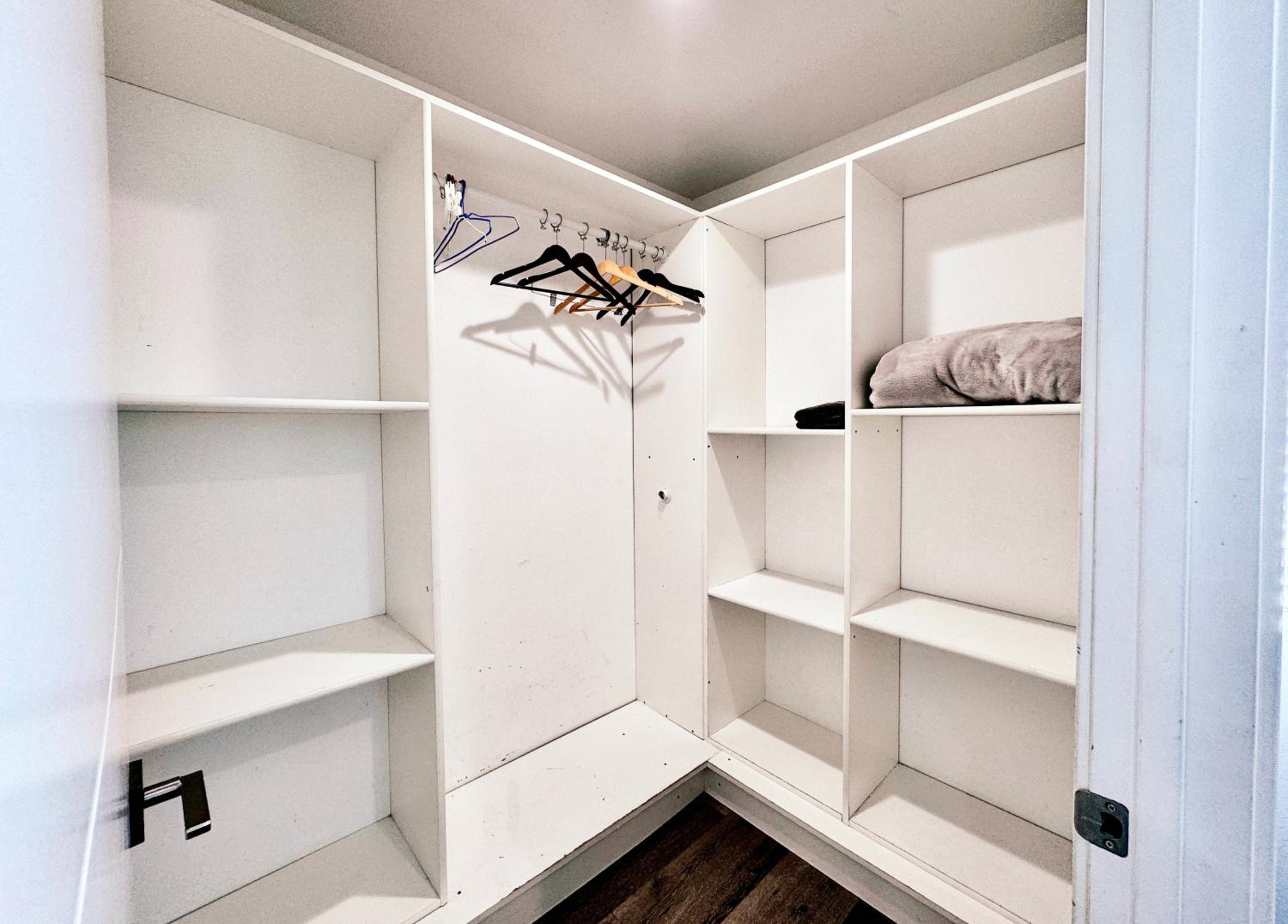 Modern 3BR Home in Mid-City