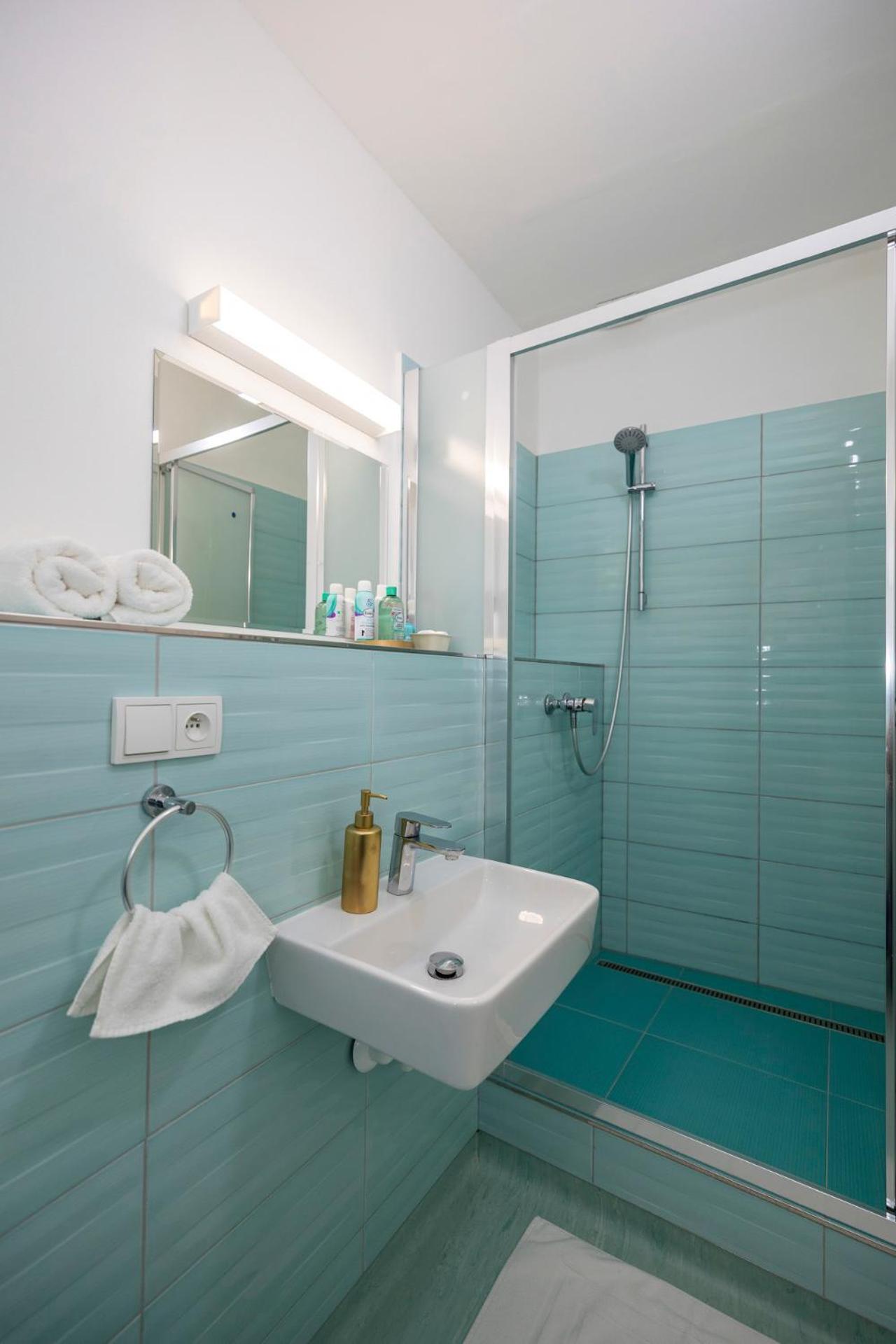 ALURE RESIDENCES 10 - 24h self check-in & private parking next to the apartment building included, CITY CENTER right on SNP Square in a quiet passage, new  view 2