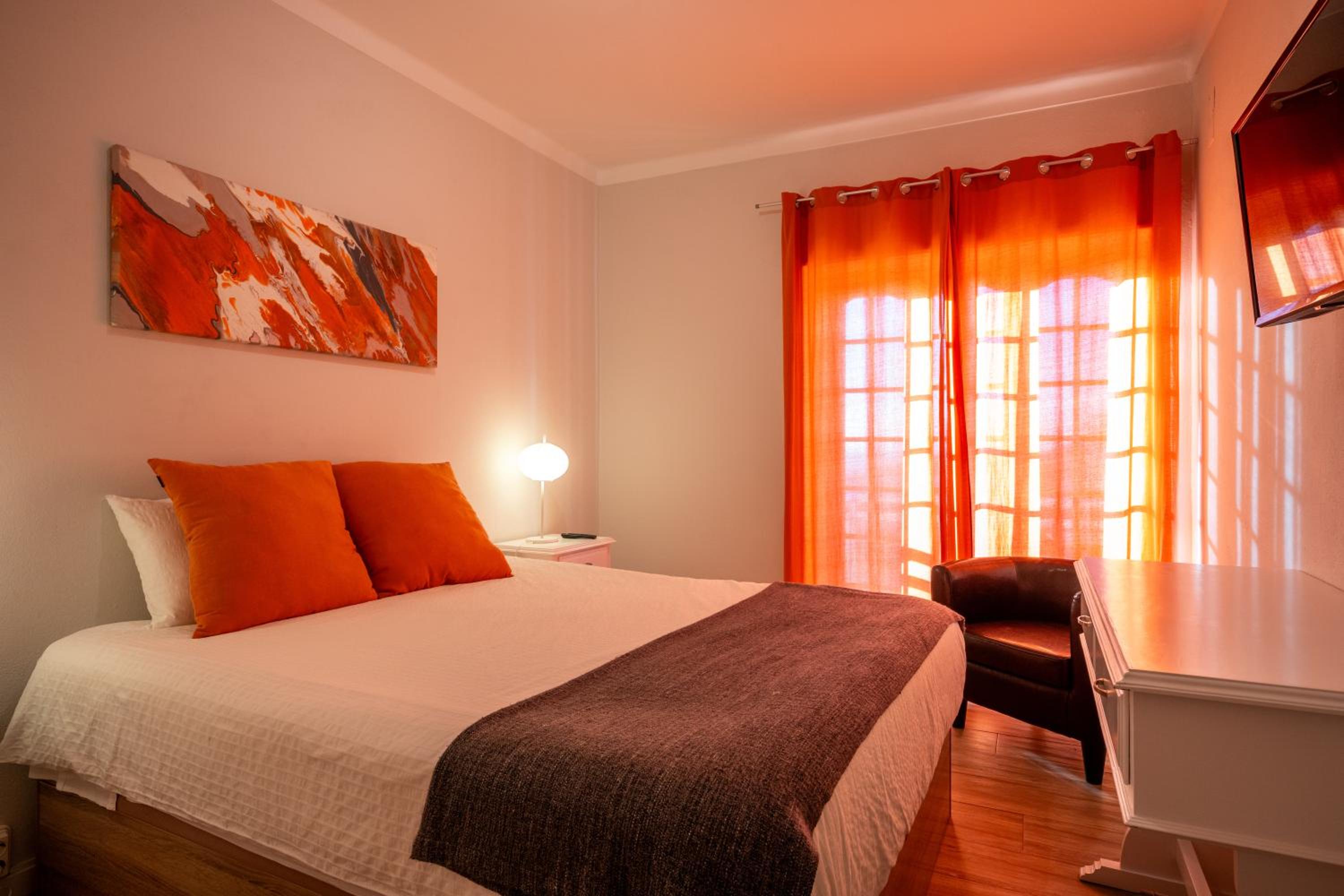 EnSuite 3 Laranja Frente Rochedo