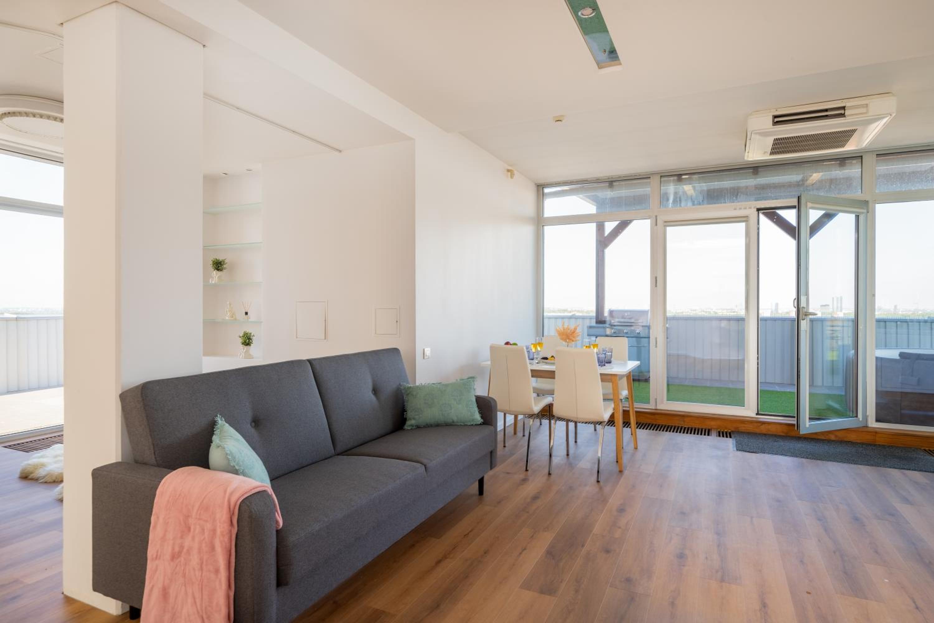 SkyPenthouse & SPA with FREE Parking