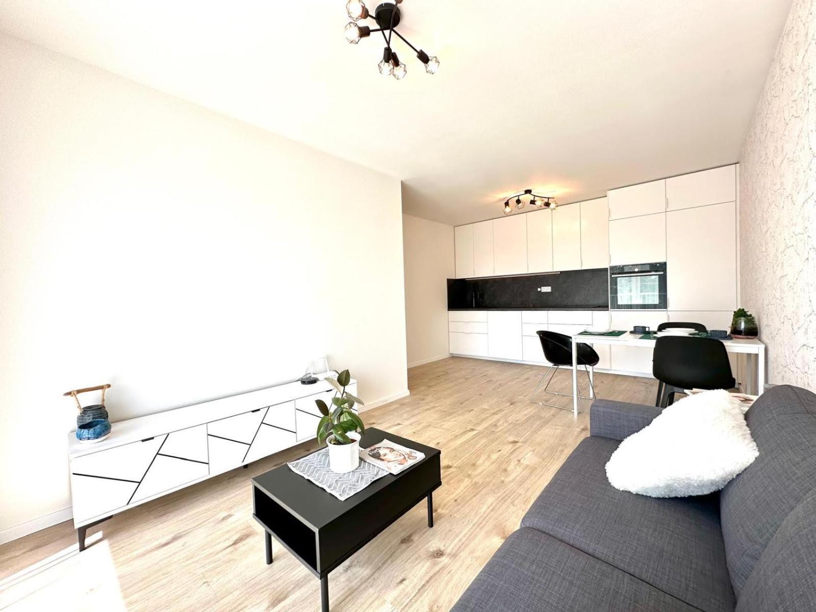 City appartment AC & Parking view 4