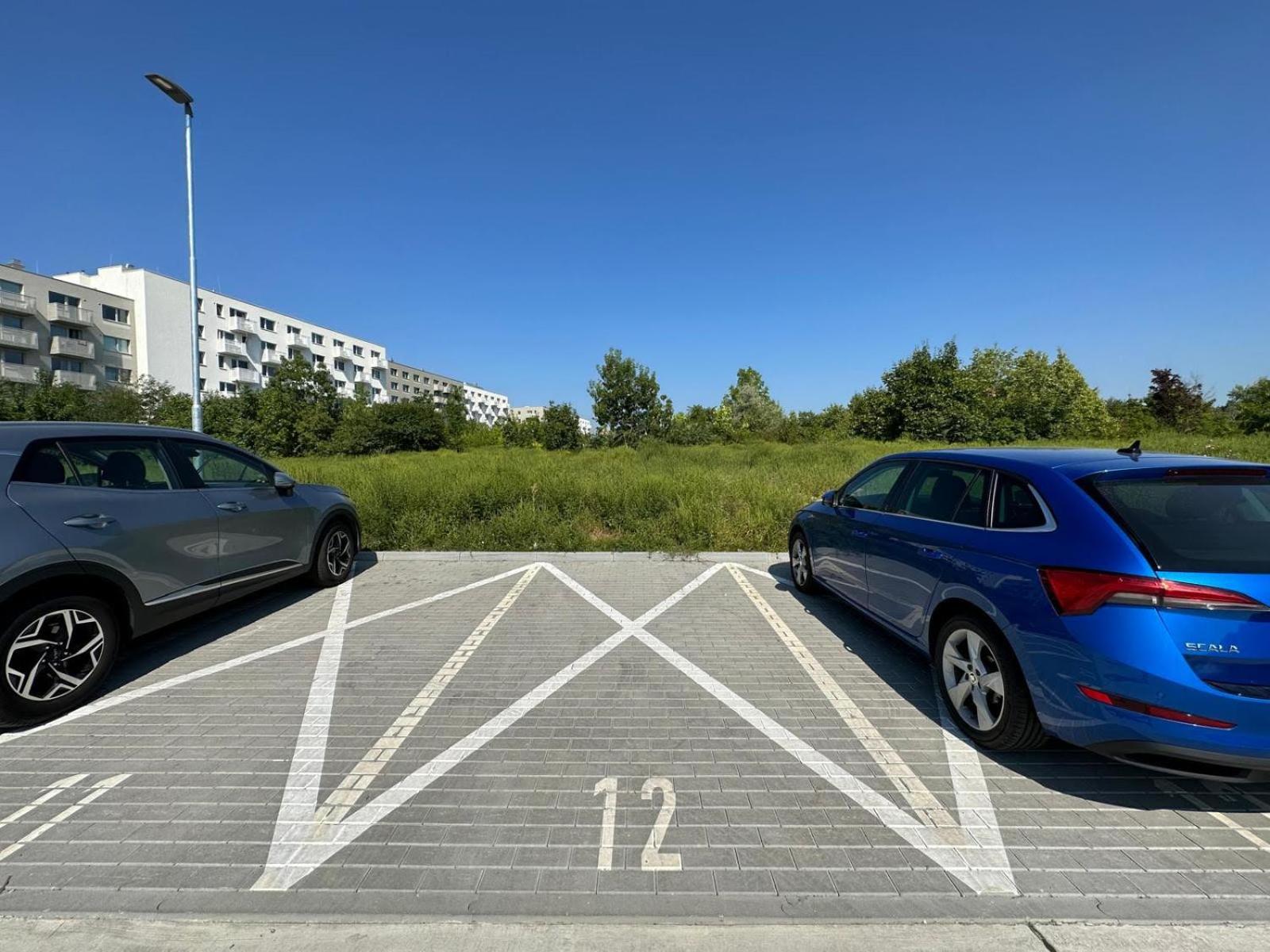 City appartment AC & Parking view 5