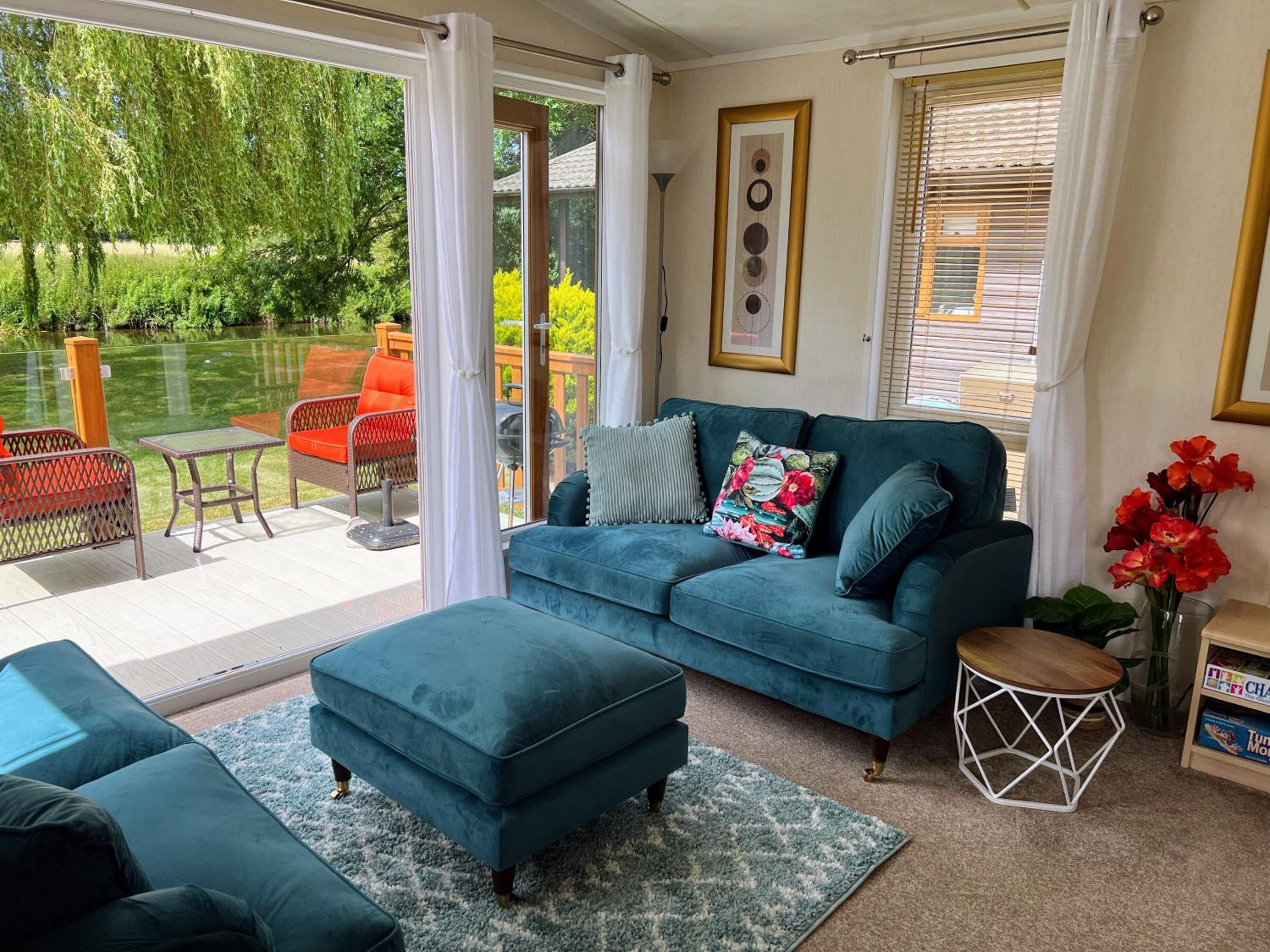 Riverbank Lodge