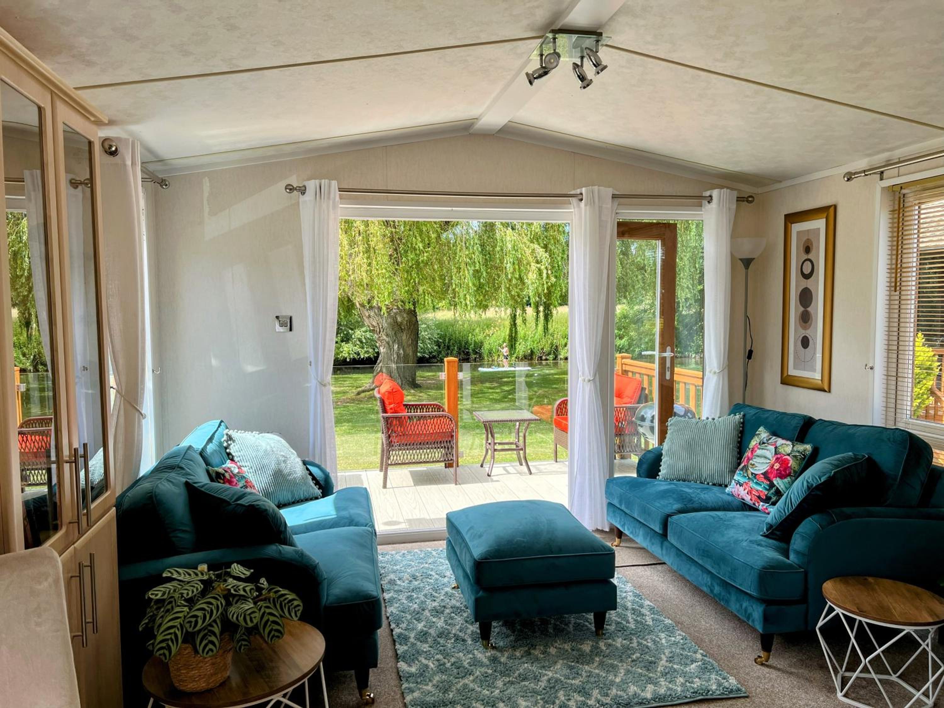 Riverbank Lodge