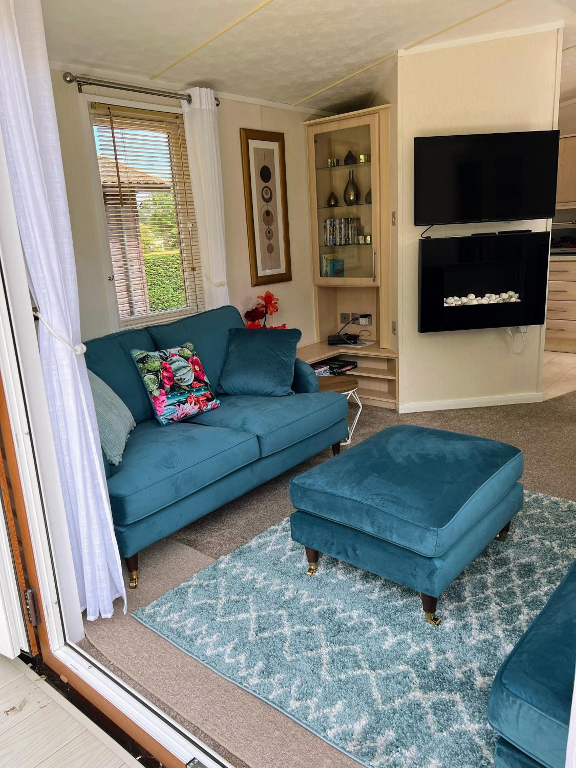 Riverbank Lodge