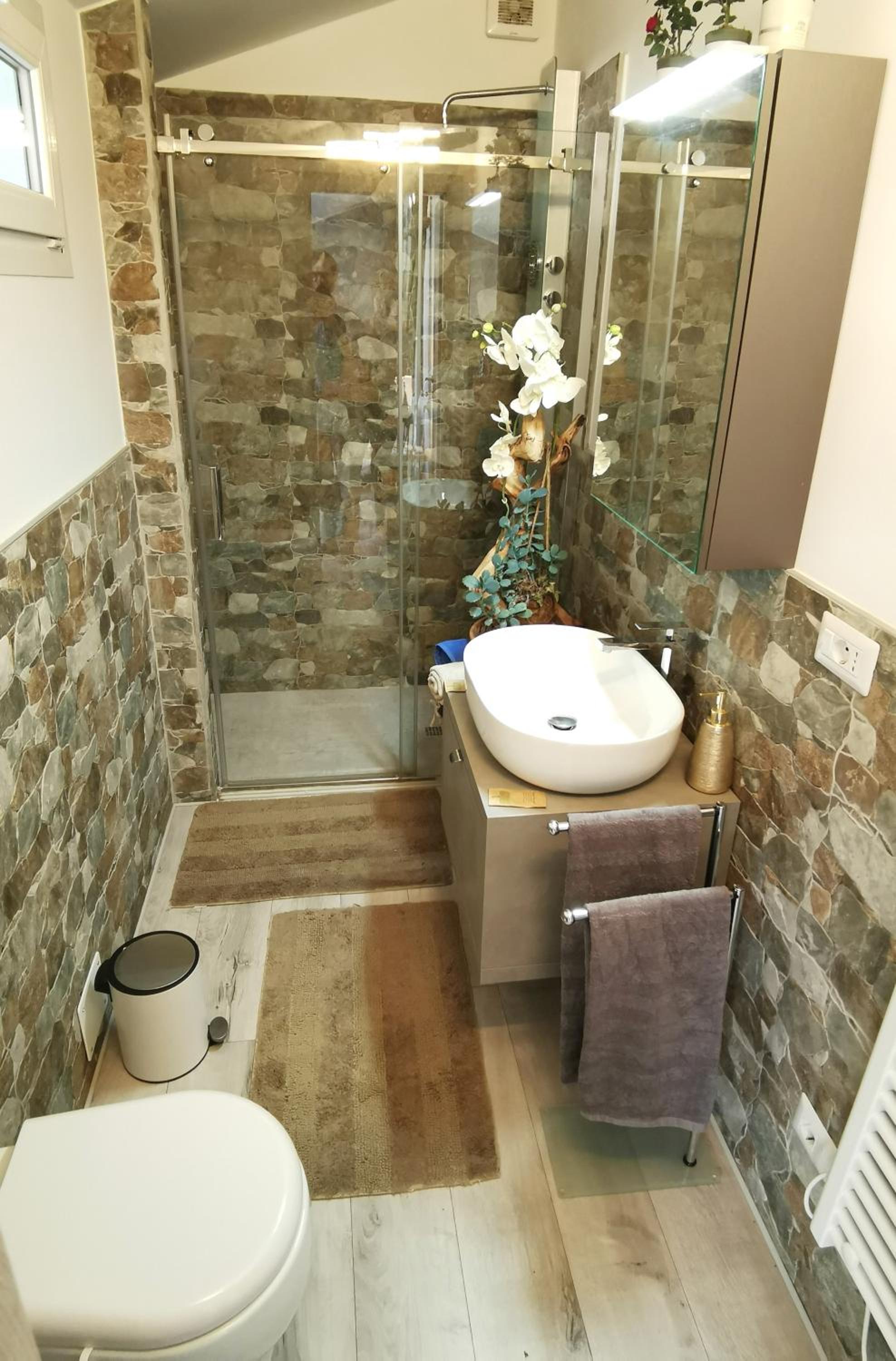 WhiteHome