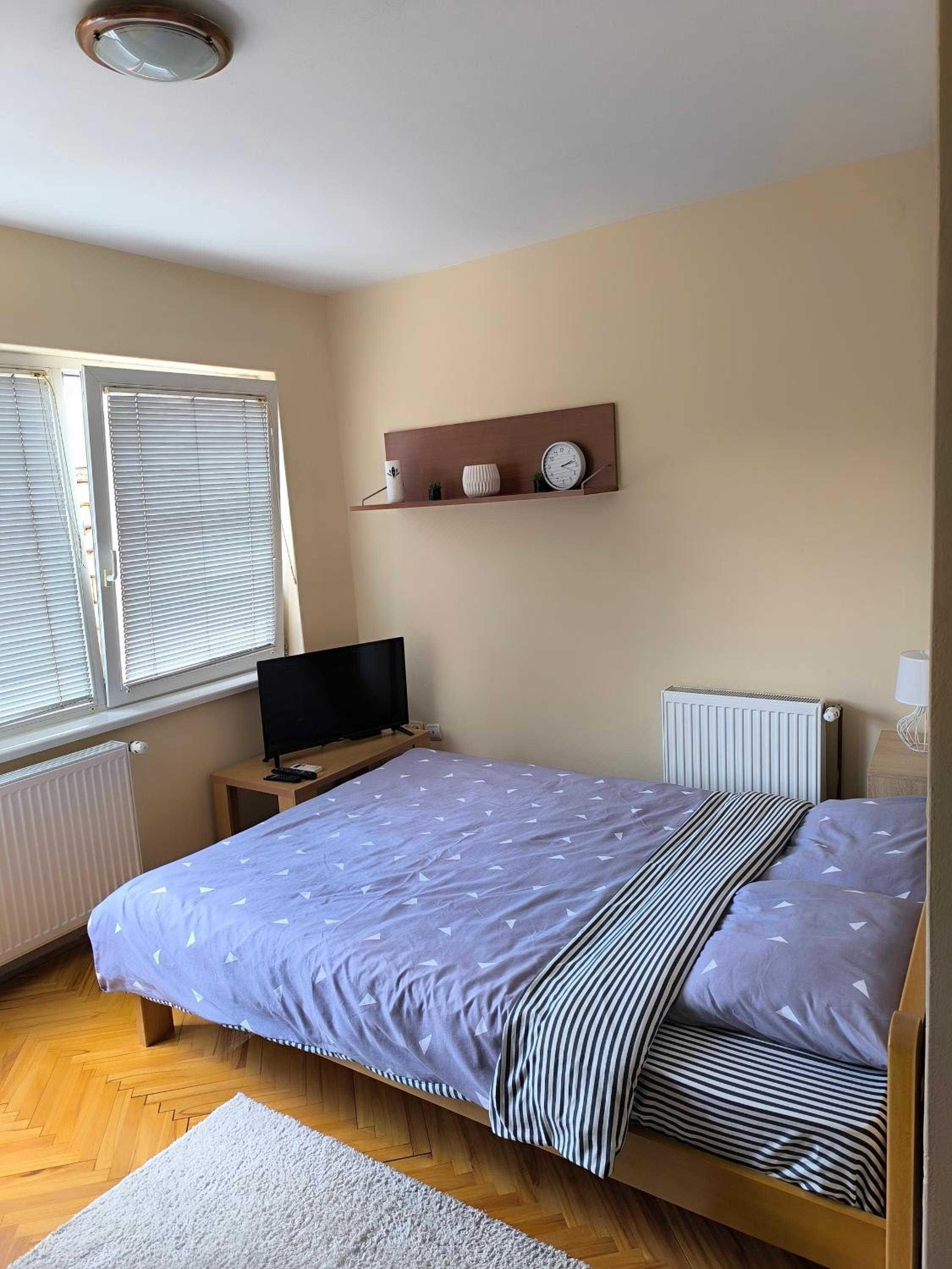 REA APARTMENT view 2