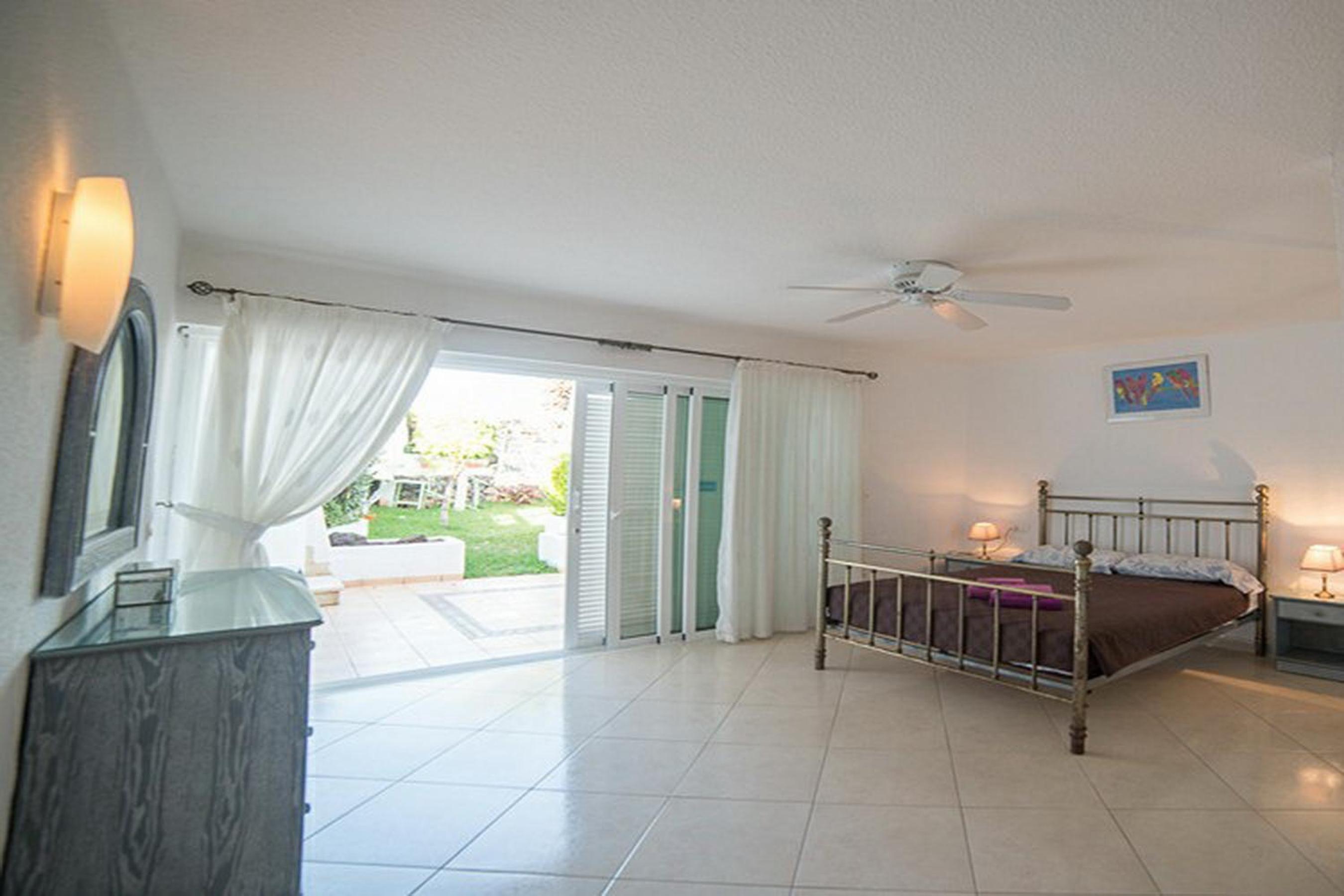 Spacious 3-bedroom beach Bungalow