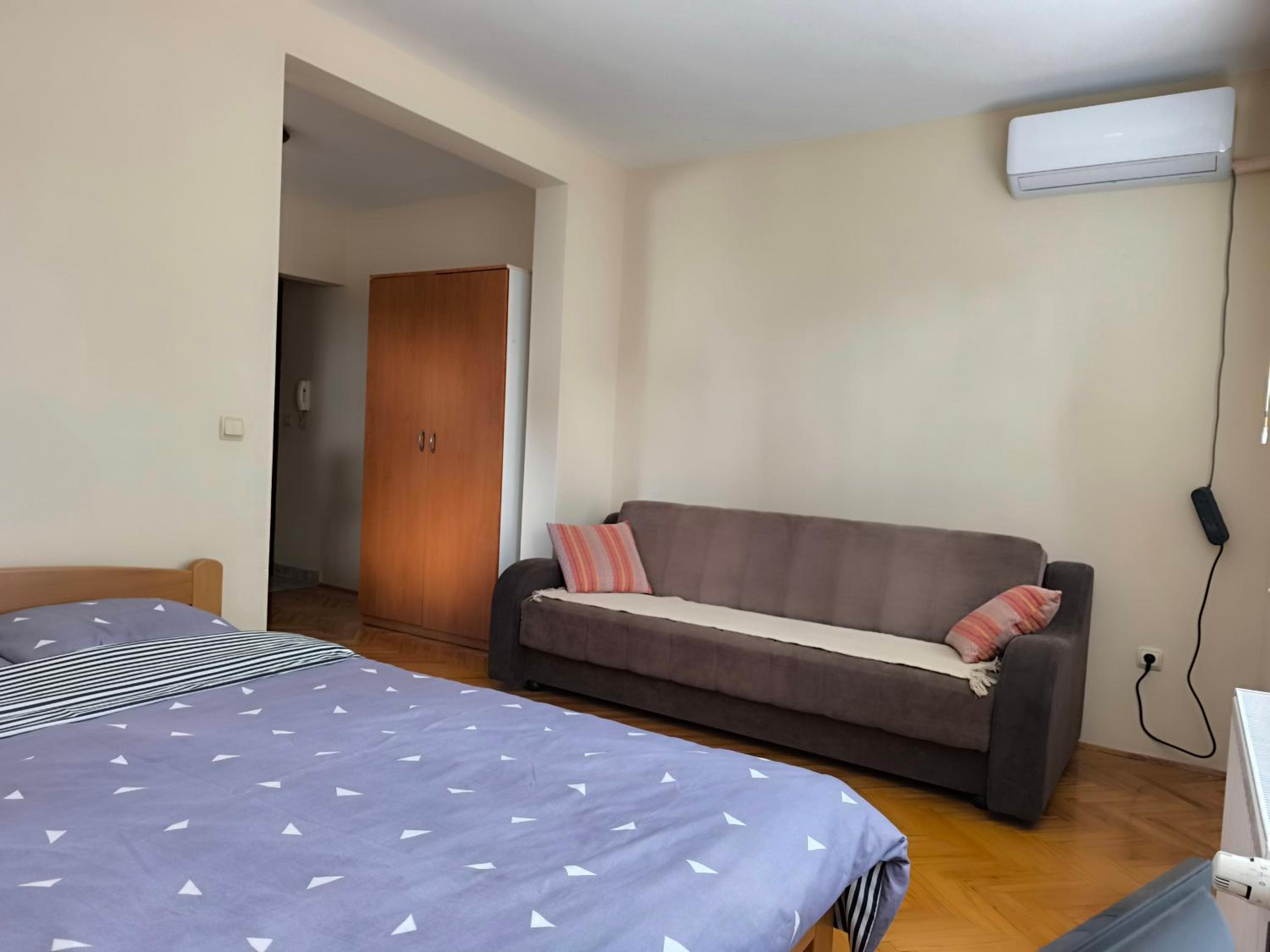 REA APARTMENT view 4