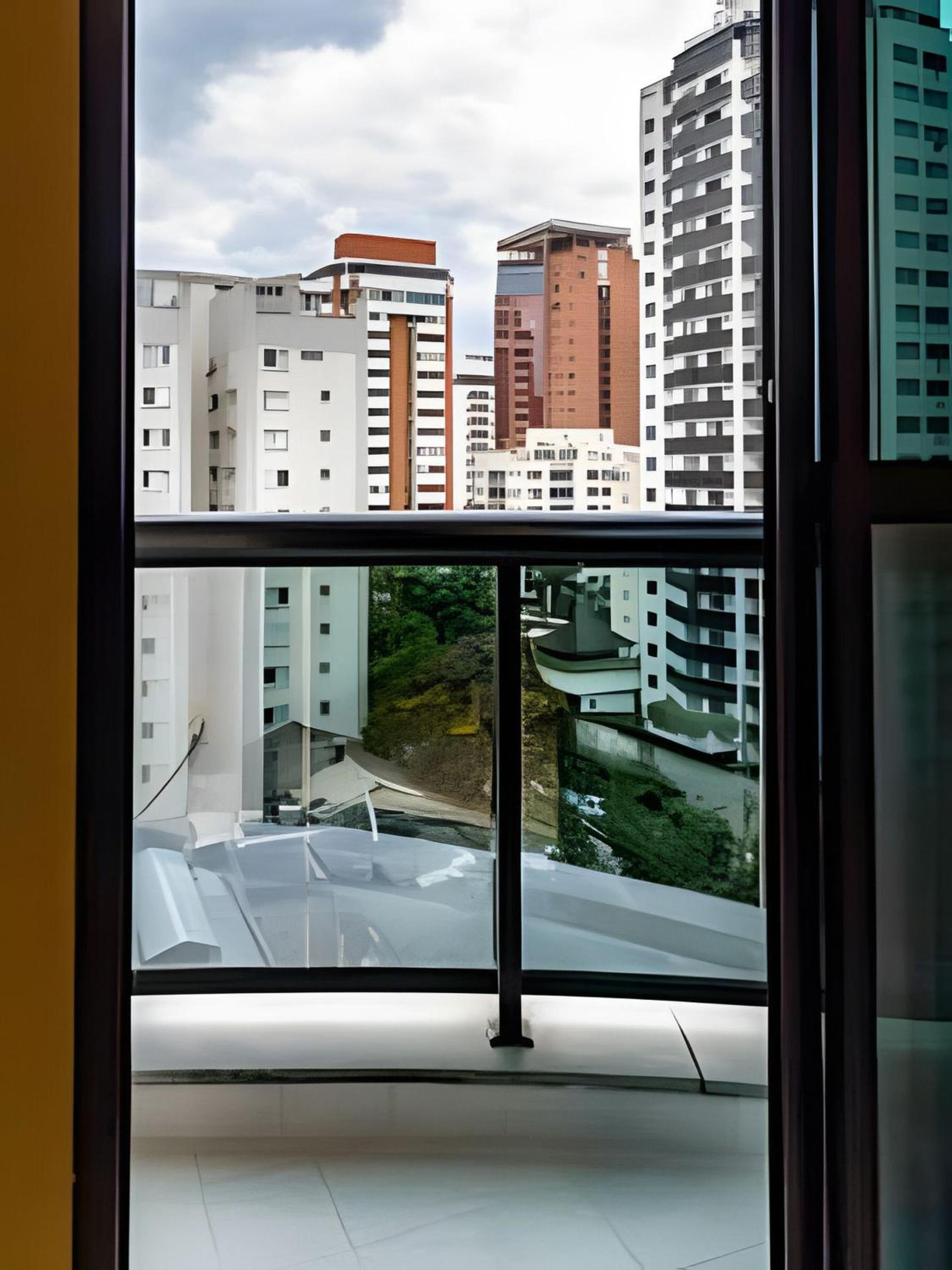 Cond The Town Flats