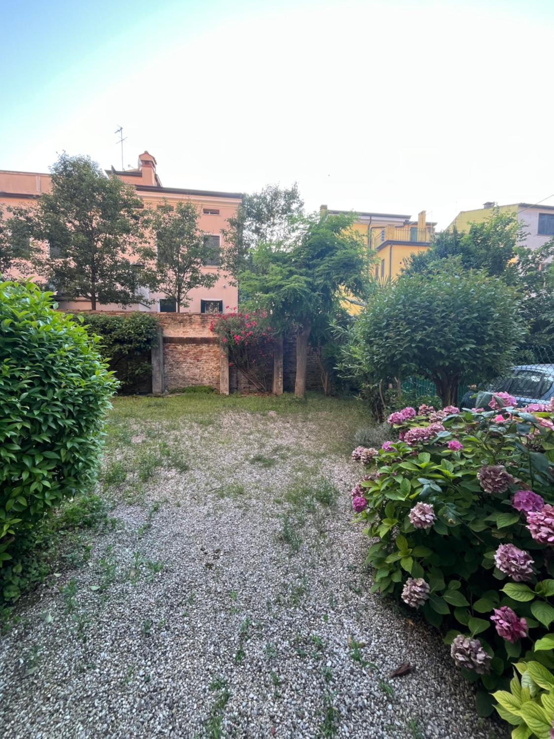 Residenza delle Farfalle-Tripla con bagno privato e Matrimoniale con bagno condiviso view 5