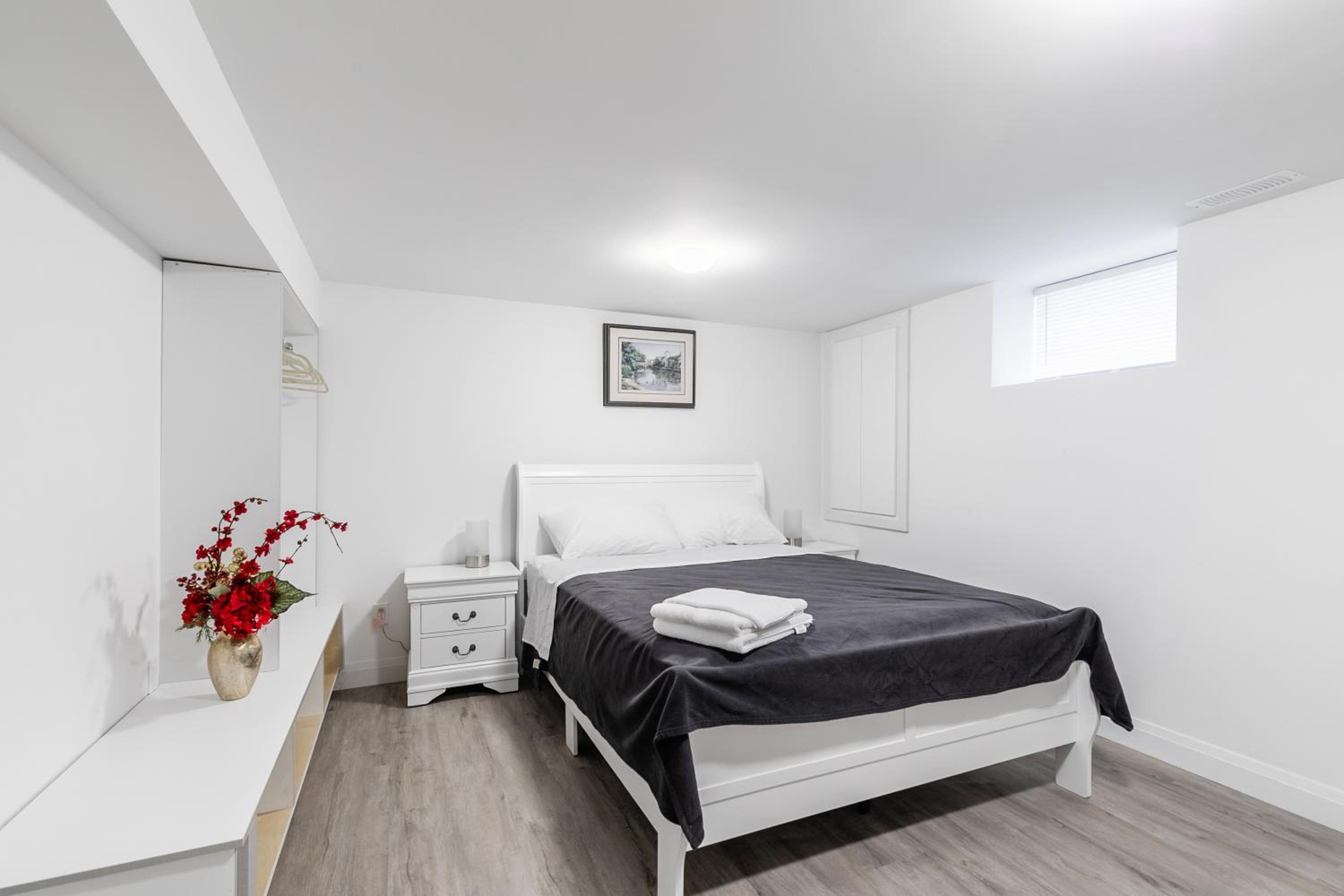 Beautiful renovated home 3 mins drive to Fall