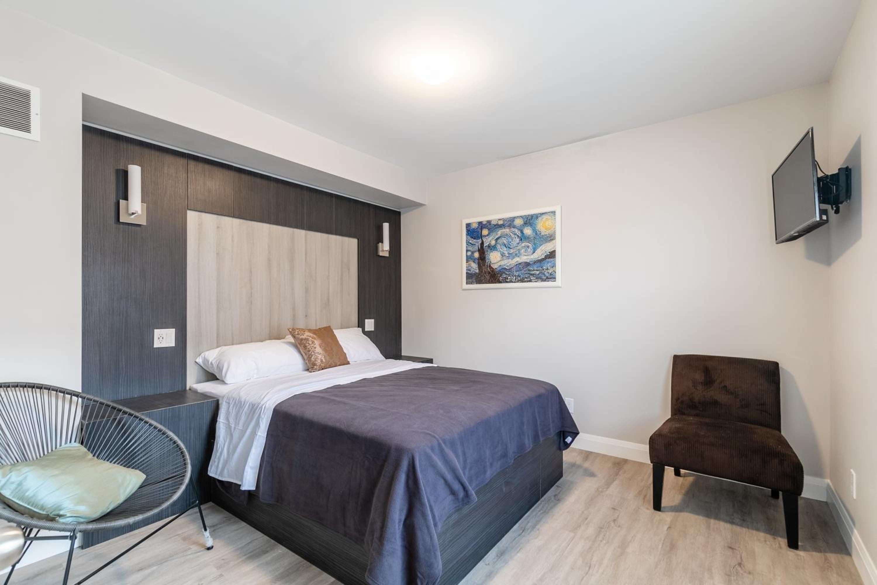 Beautiful renovated home 3 mins drive to Fall