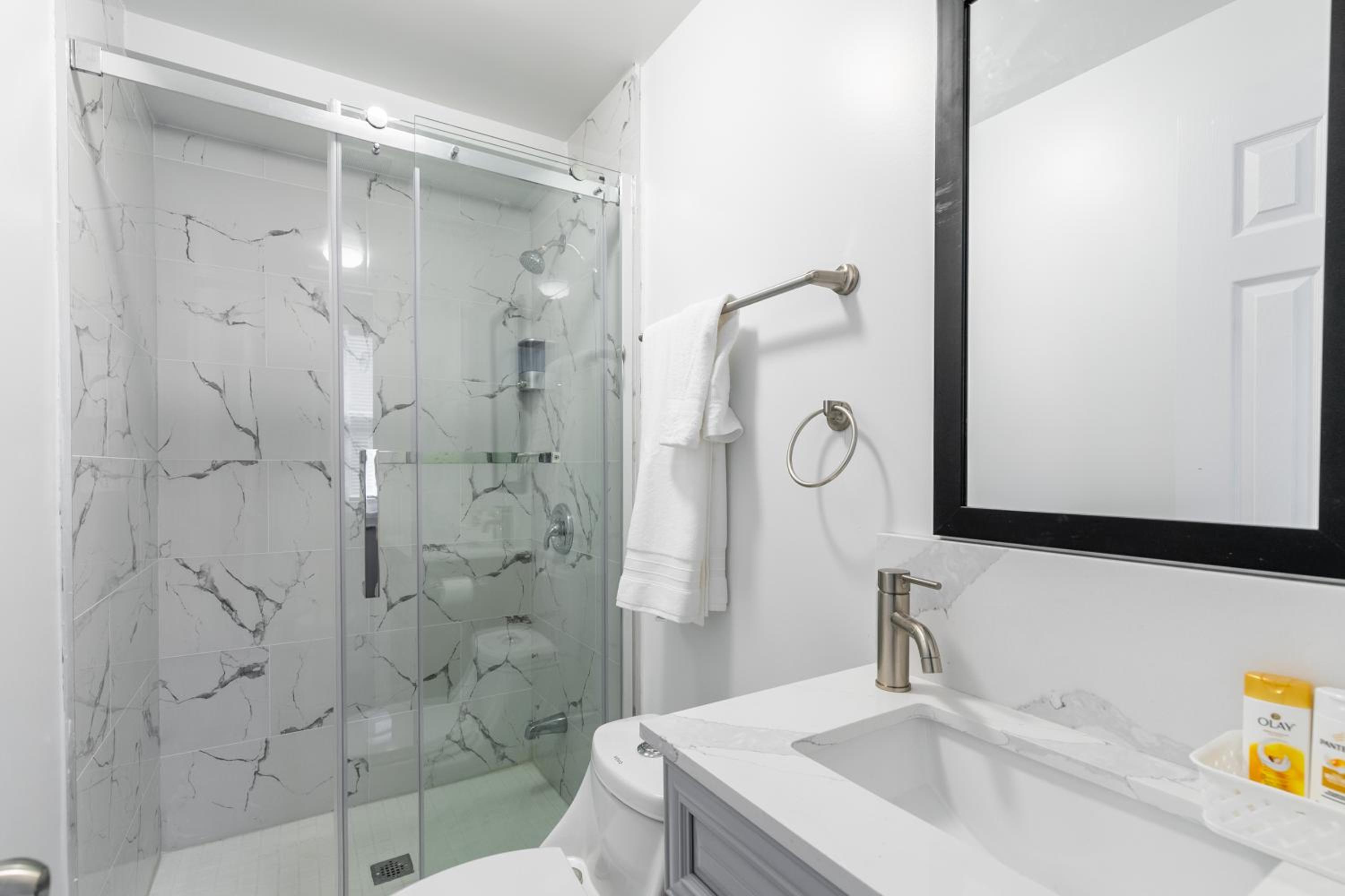 Beautiful renovated home 3 mins drive to Fall