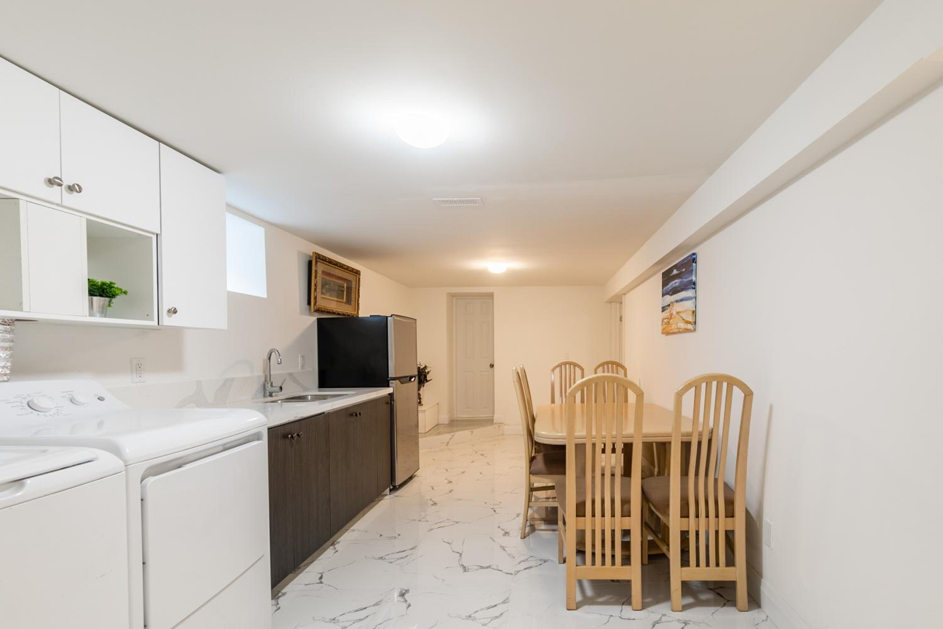 Beautiful renovated home 3 mins drive to Fall