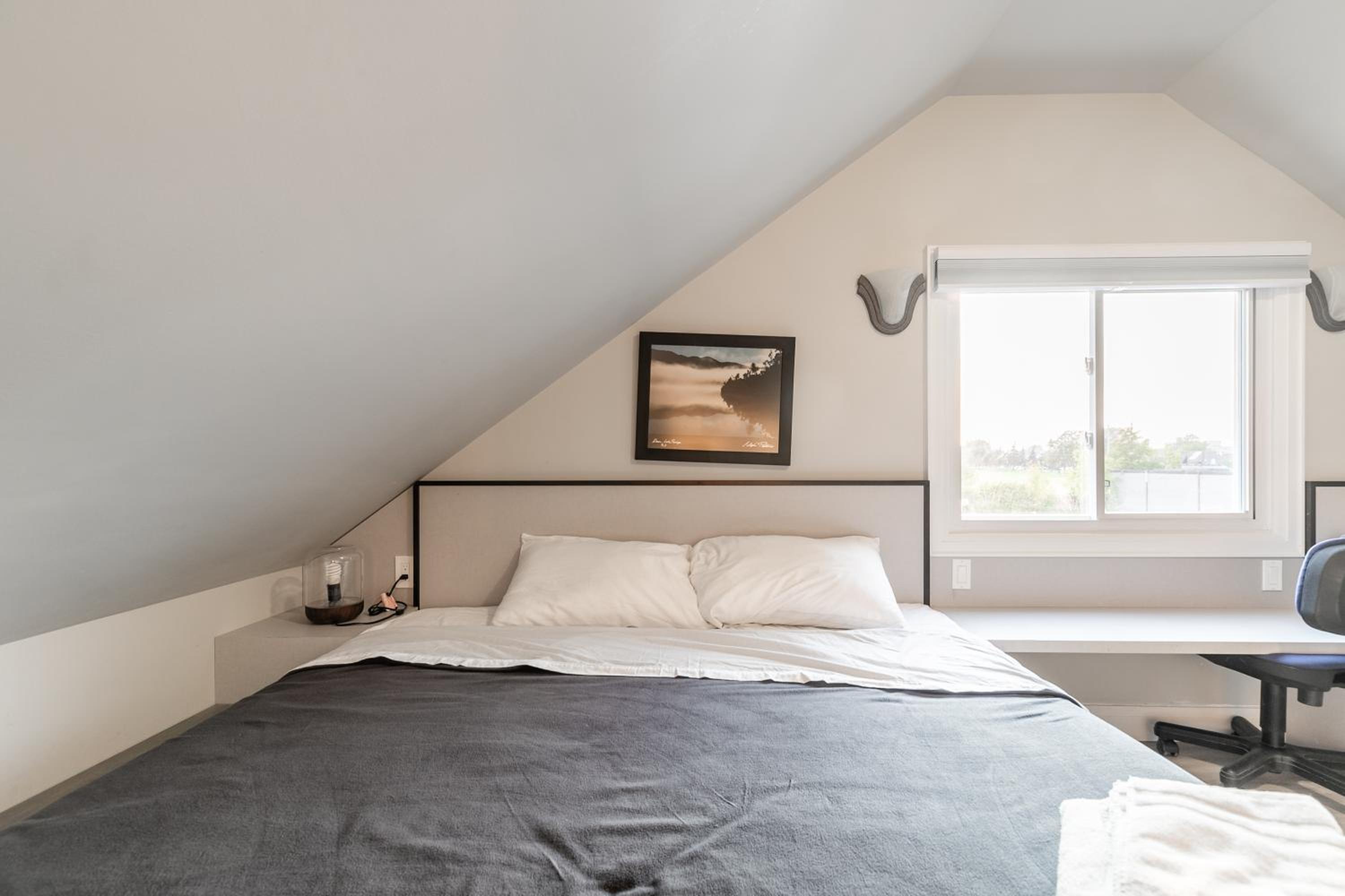 Beautiful renovated home 3 mins drive to Fall