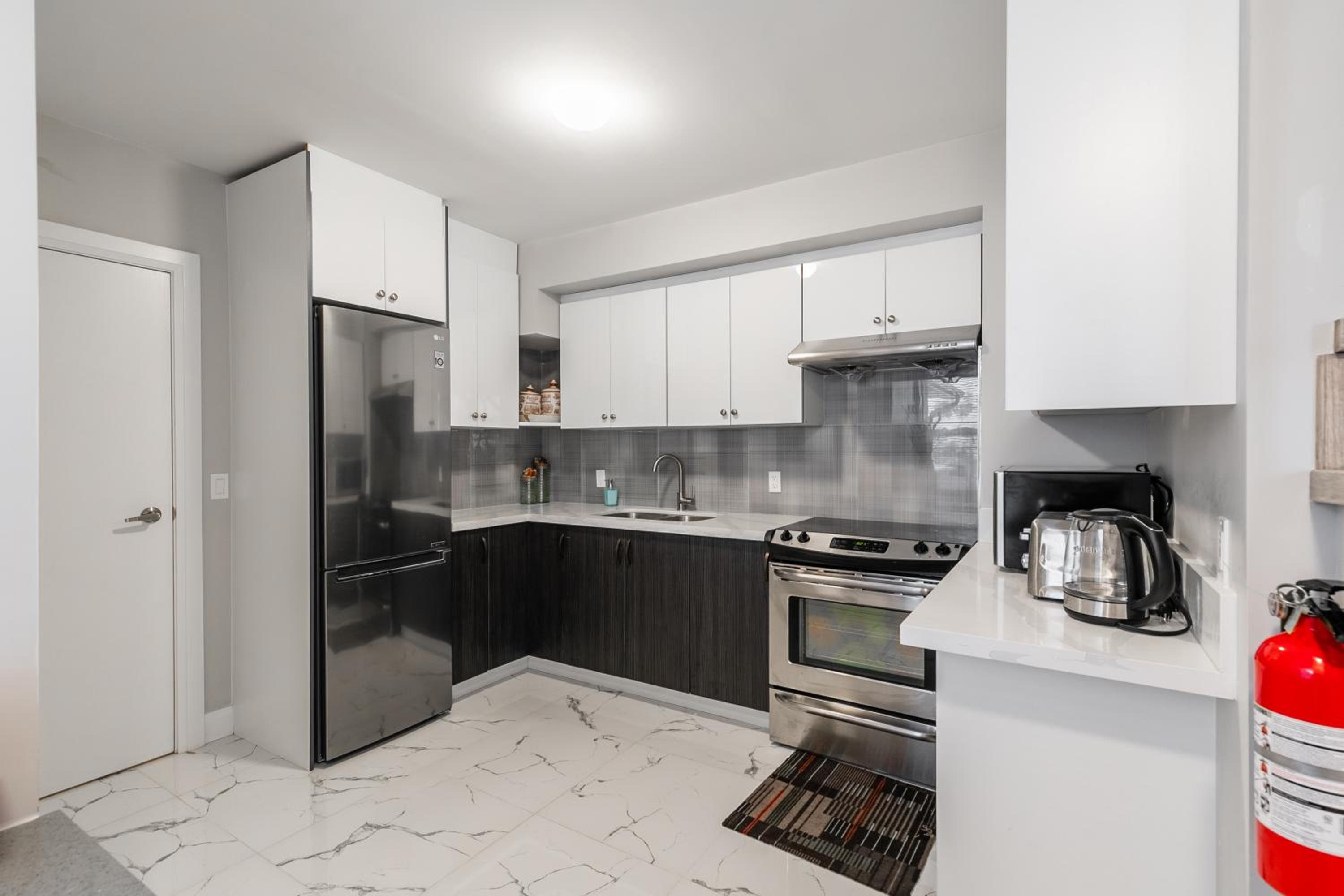 Beautiful renovated home 3 mins drive to Fall