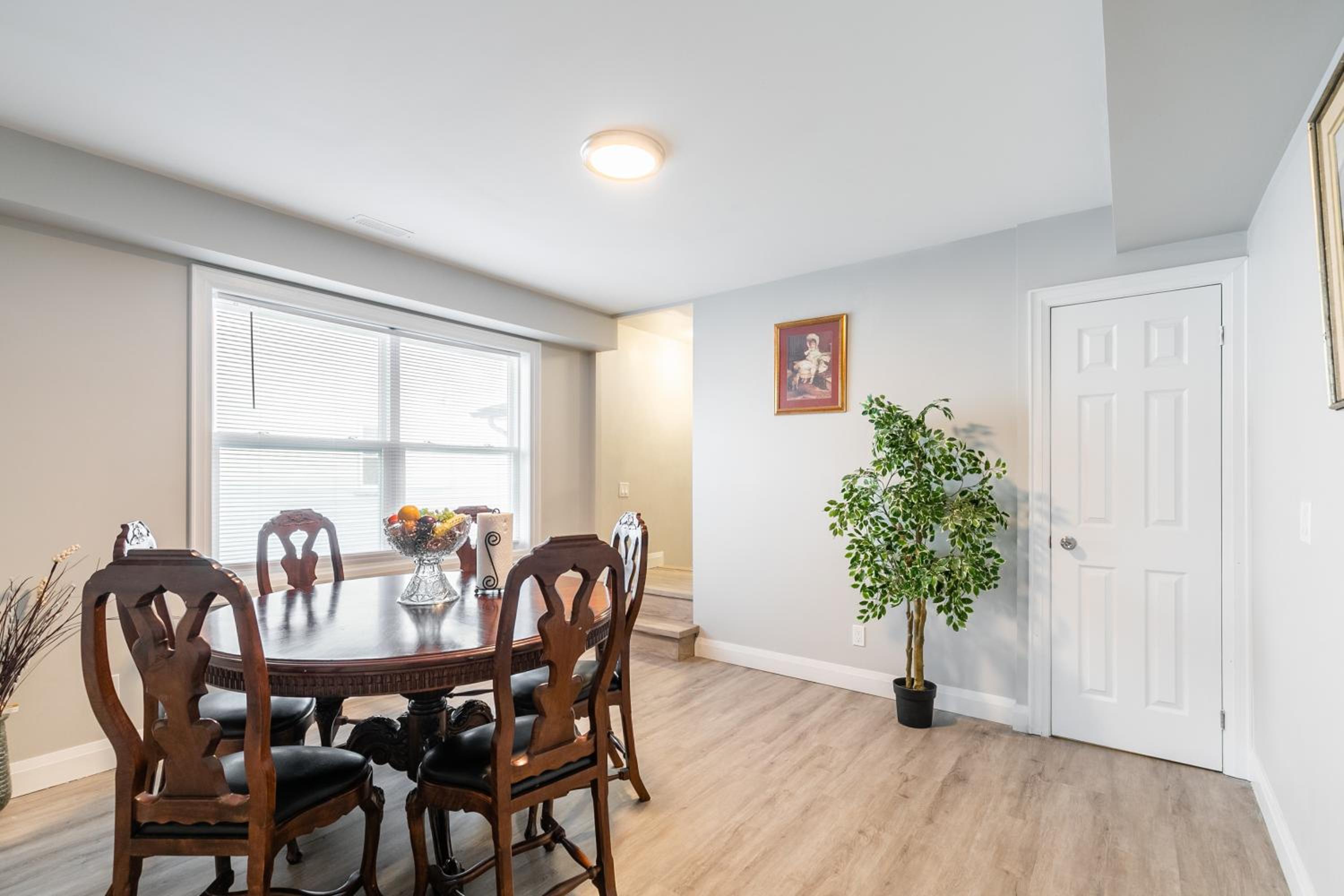 Beautiful renovated home 3 mins drive to Fall