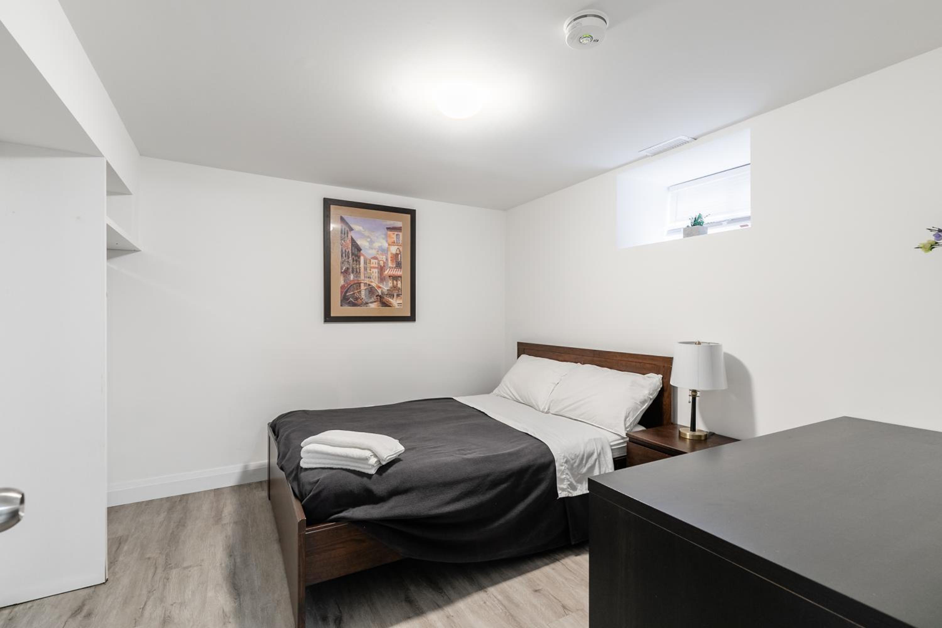 Beautiful renovated home 3 mins drive to Fall