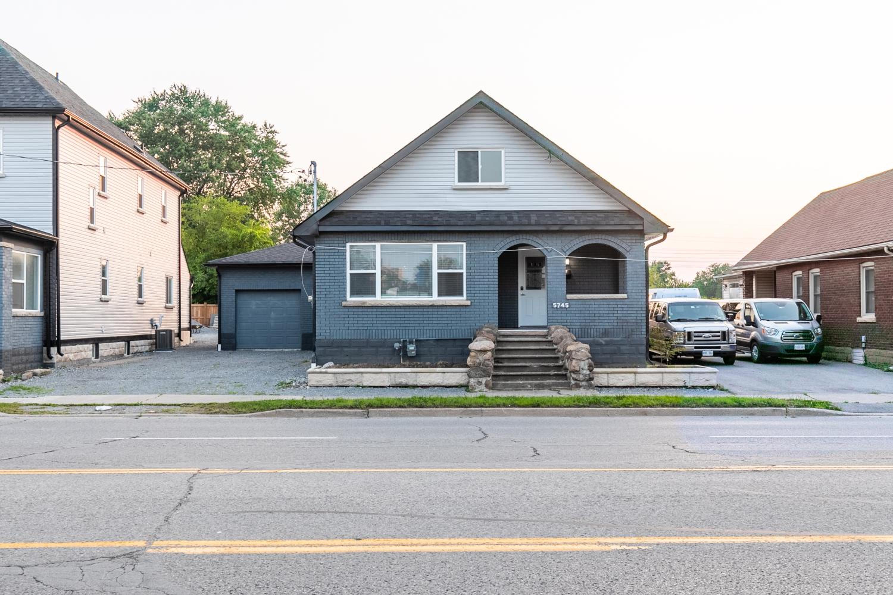 Beautiful renovated home 3 mins drive to Fall