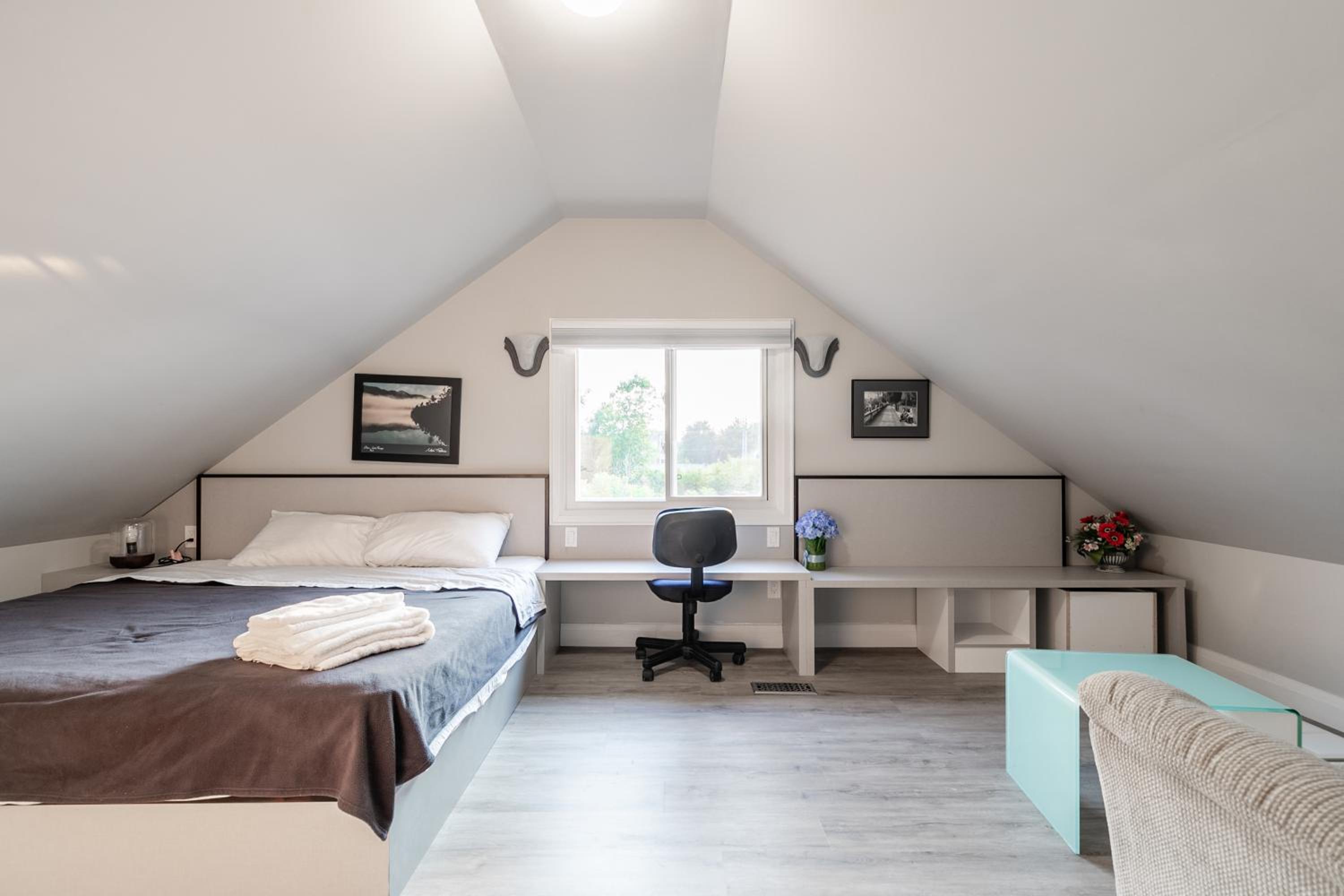Beautiful renovated home 3 mins drive to Fall