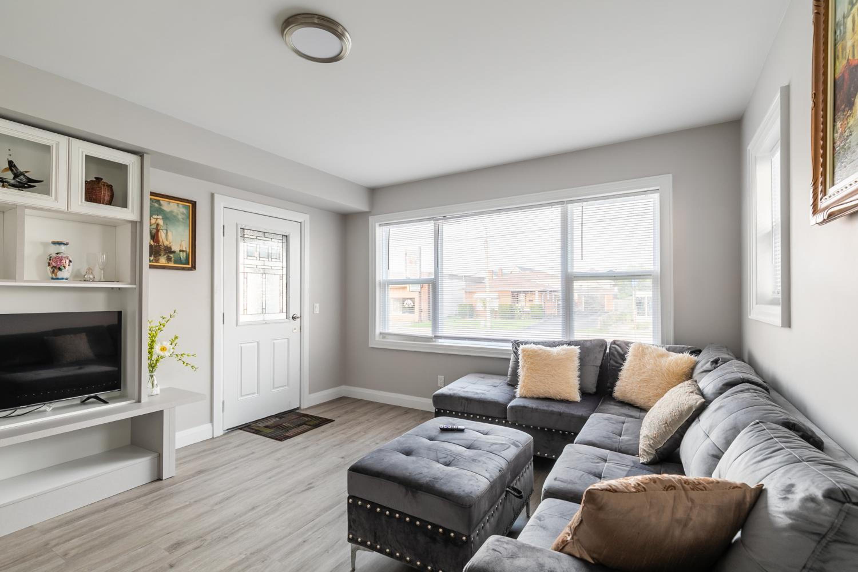 Beautiful renovated home 3 mins drive to Fall