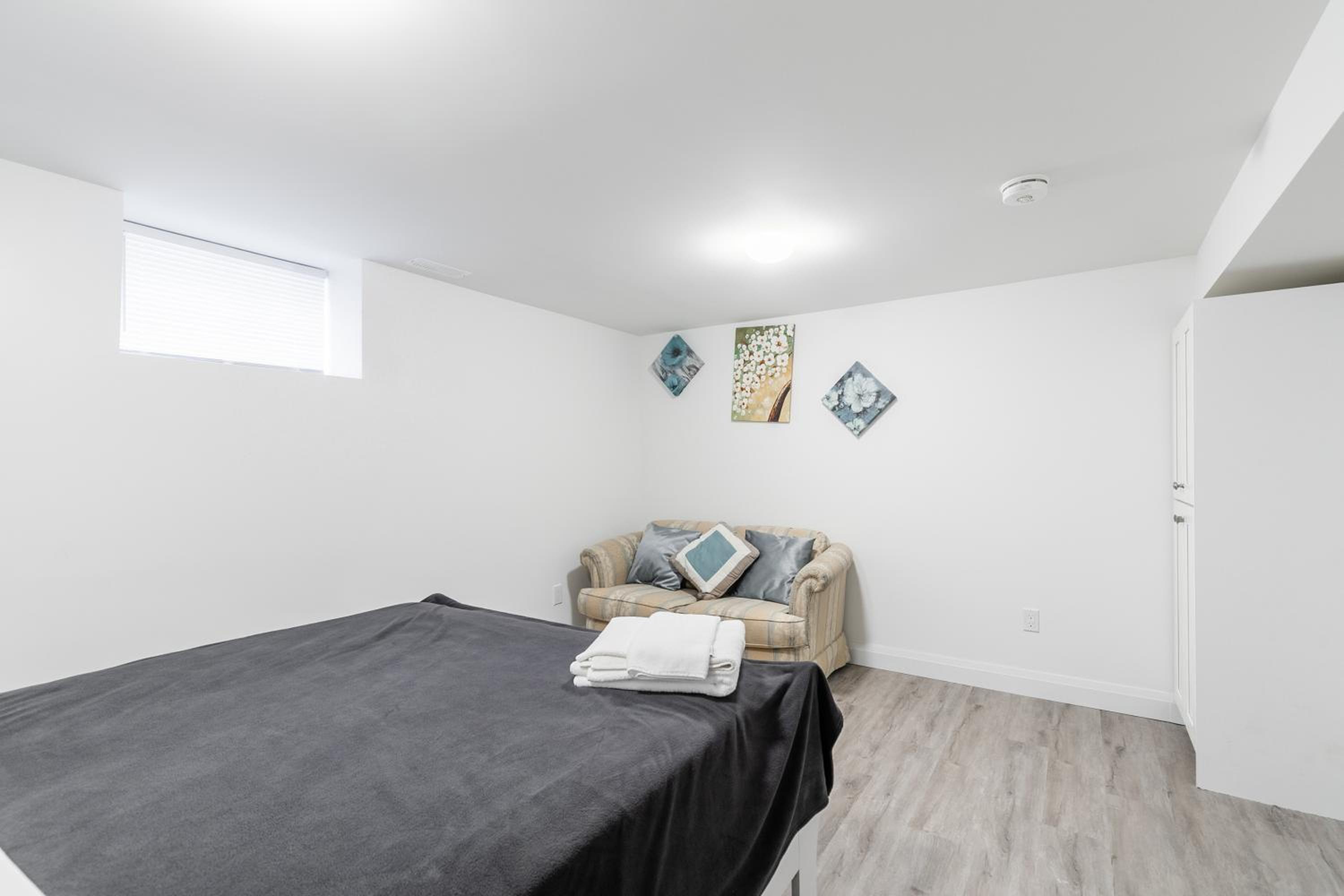 Beautiful renovated home 3 mins drive to Fall