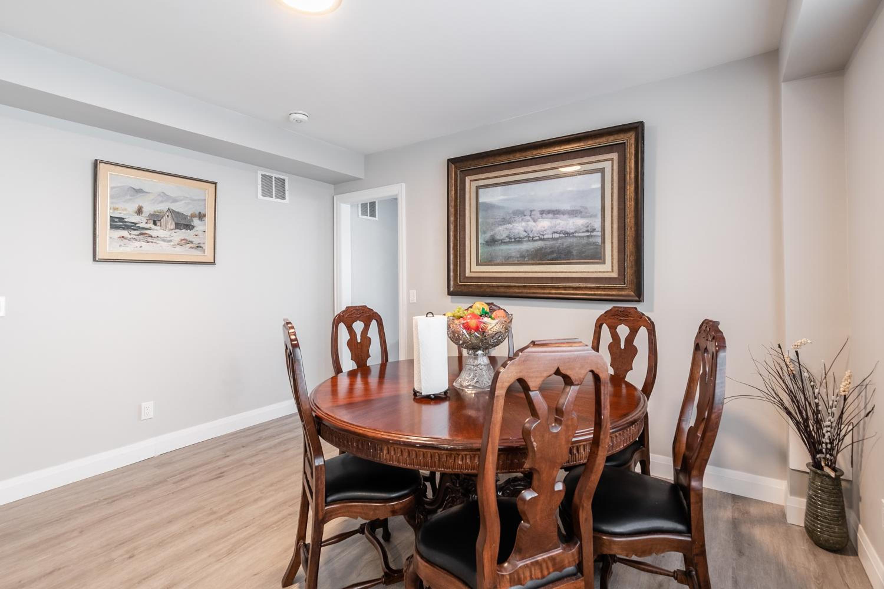 Beautiful renovated home 3 mins drive to Fall